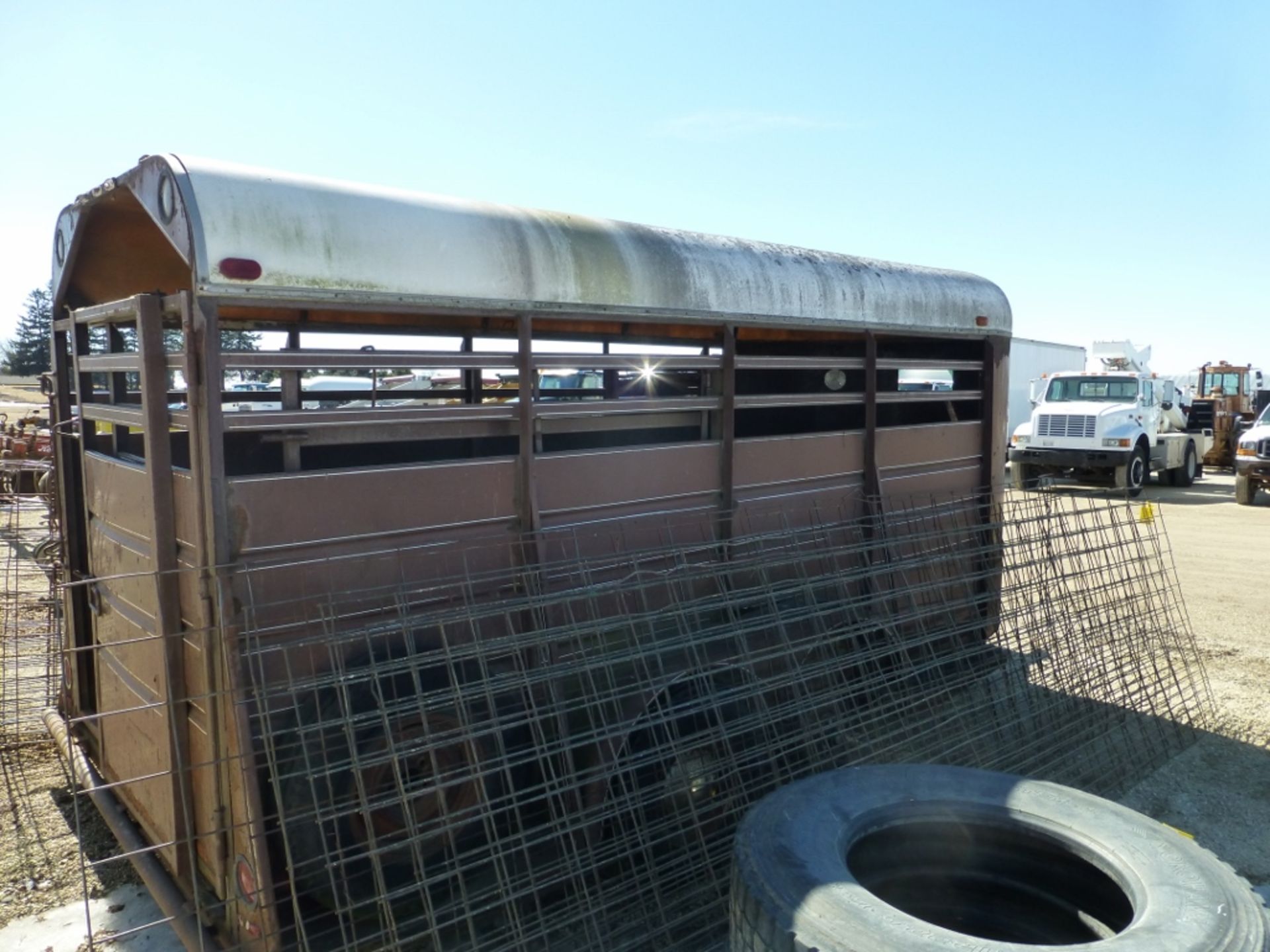 Livestock trailer, approx 14', No title. Needs axle repair - Image 6 of 6