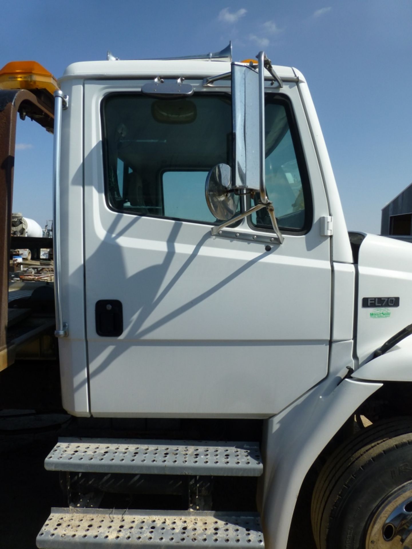 2000 Freightliner FL70, 31,000GVW - Image 8 of 31