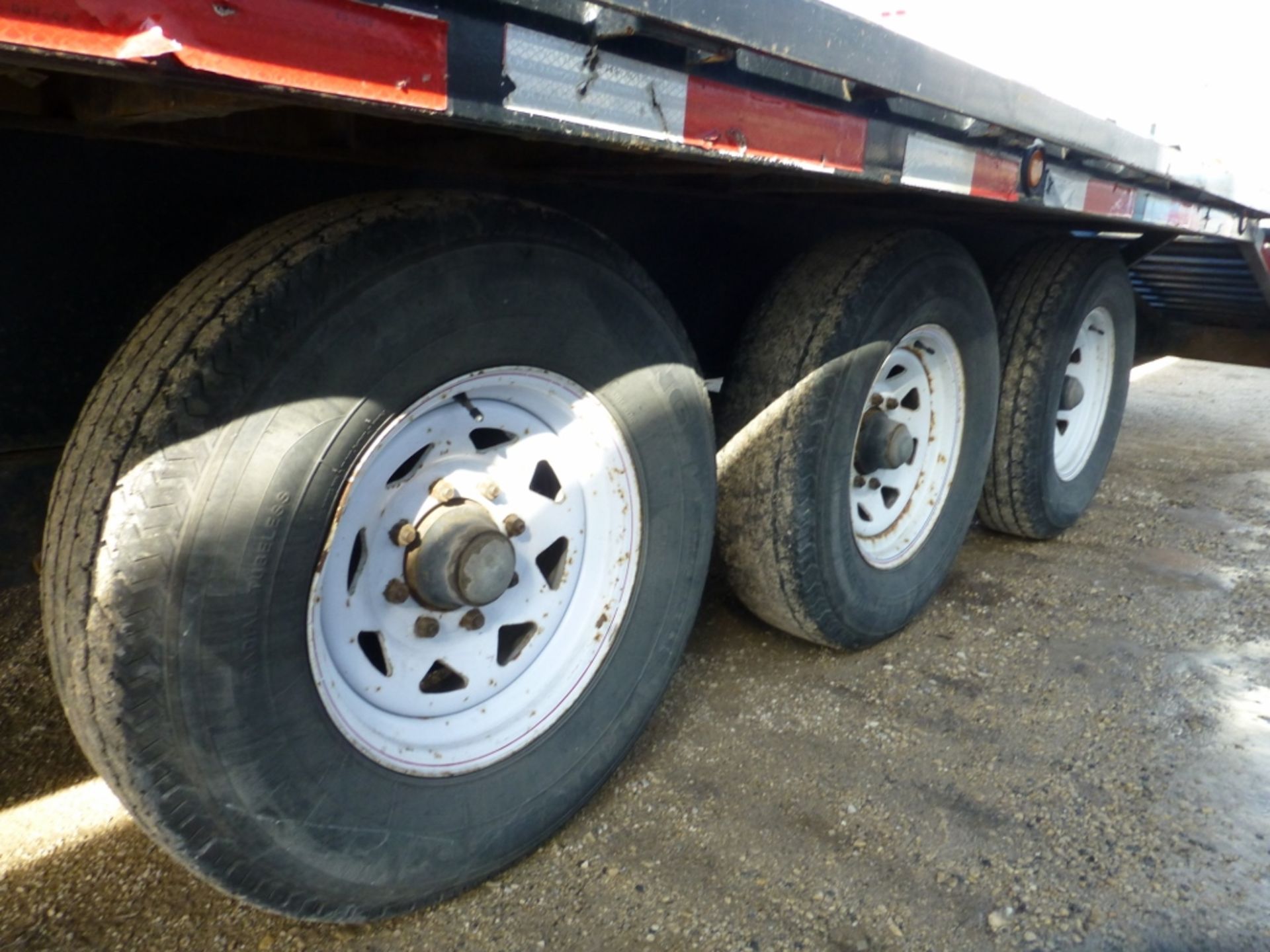 2010 Load Max Tri-axle trailer - Image 6 of 8