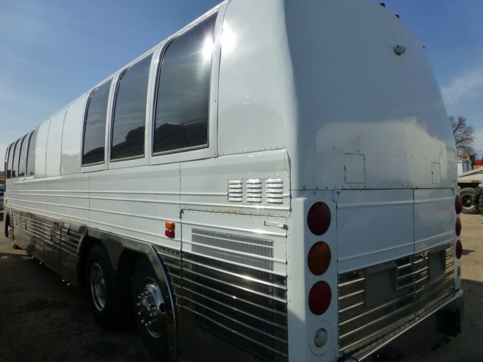 1980 Prevost 40' Luxury Bus - Image 12 of 17