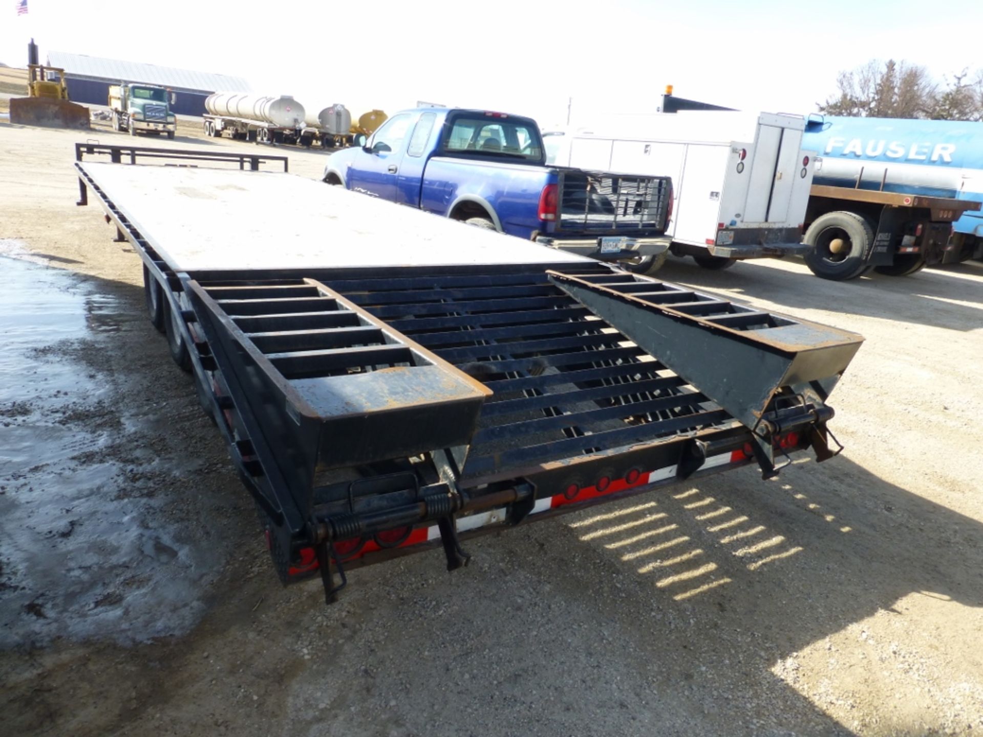 2010 Load Max Tri-axle trailer - Image 7 of 8