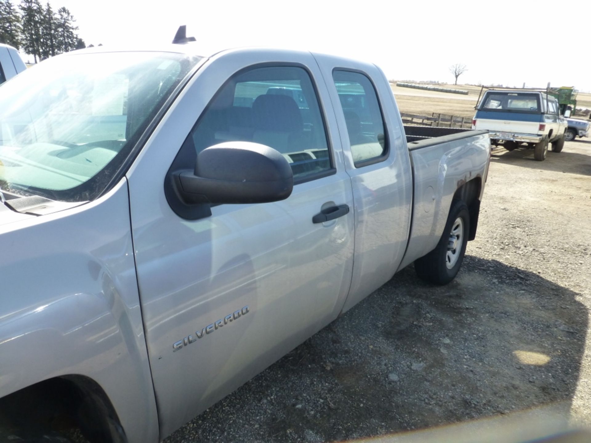 2008 Chevy Silverado 1500, ext. cab. 4x2. Check engine and airbag lights on. Tranny slips. 295,222 - Image 6 of 15