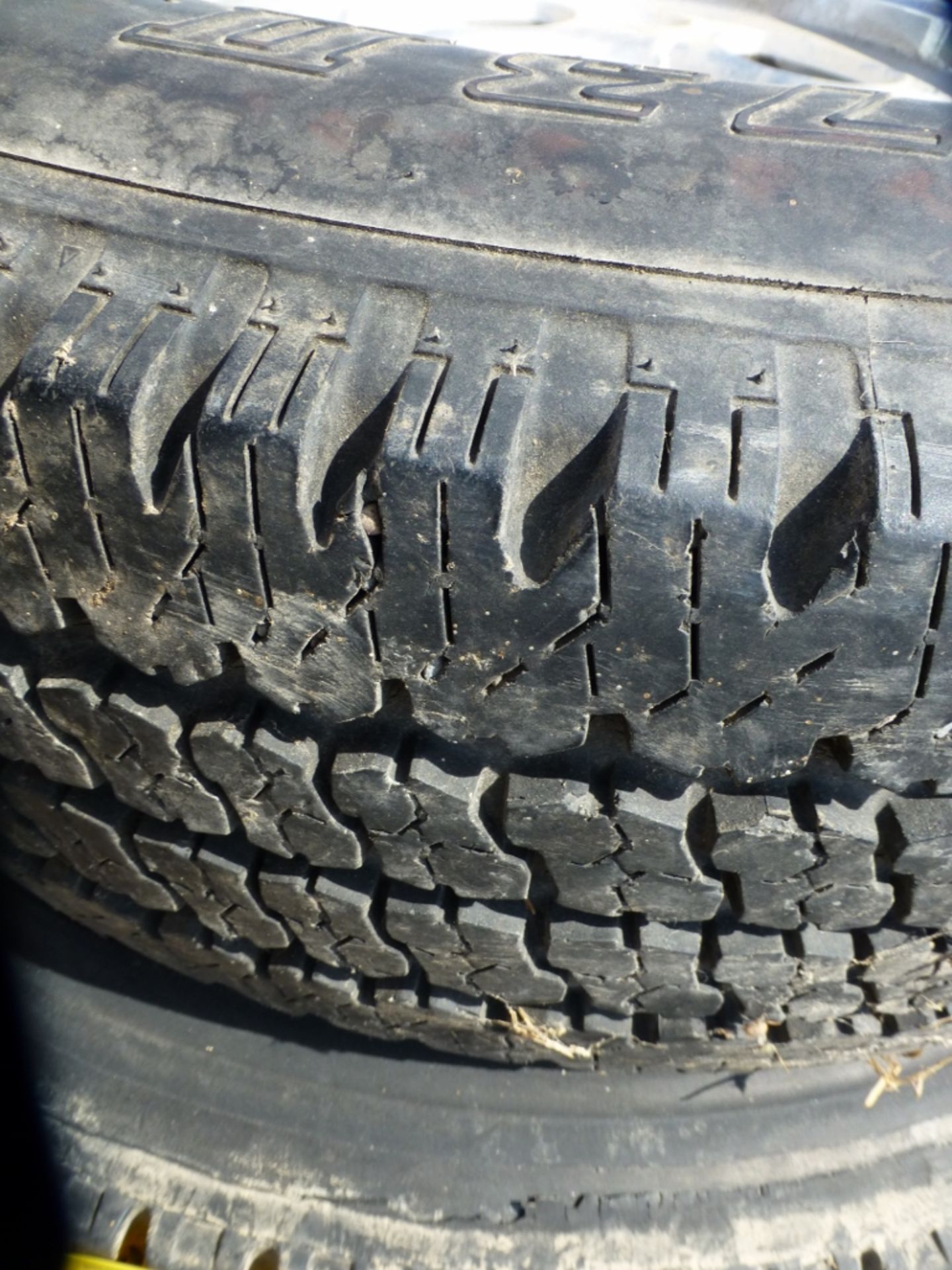 (1) LT245/75R16 tire/rim