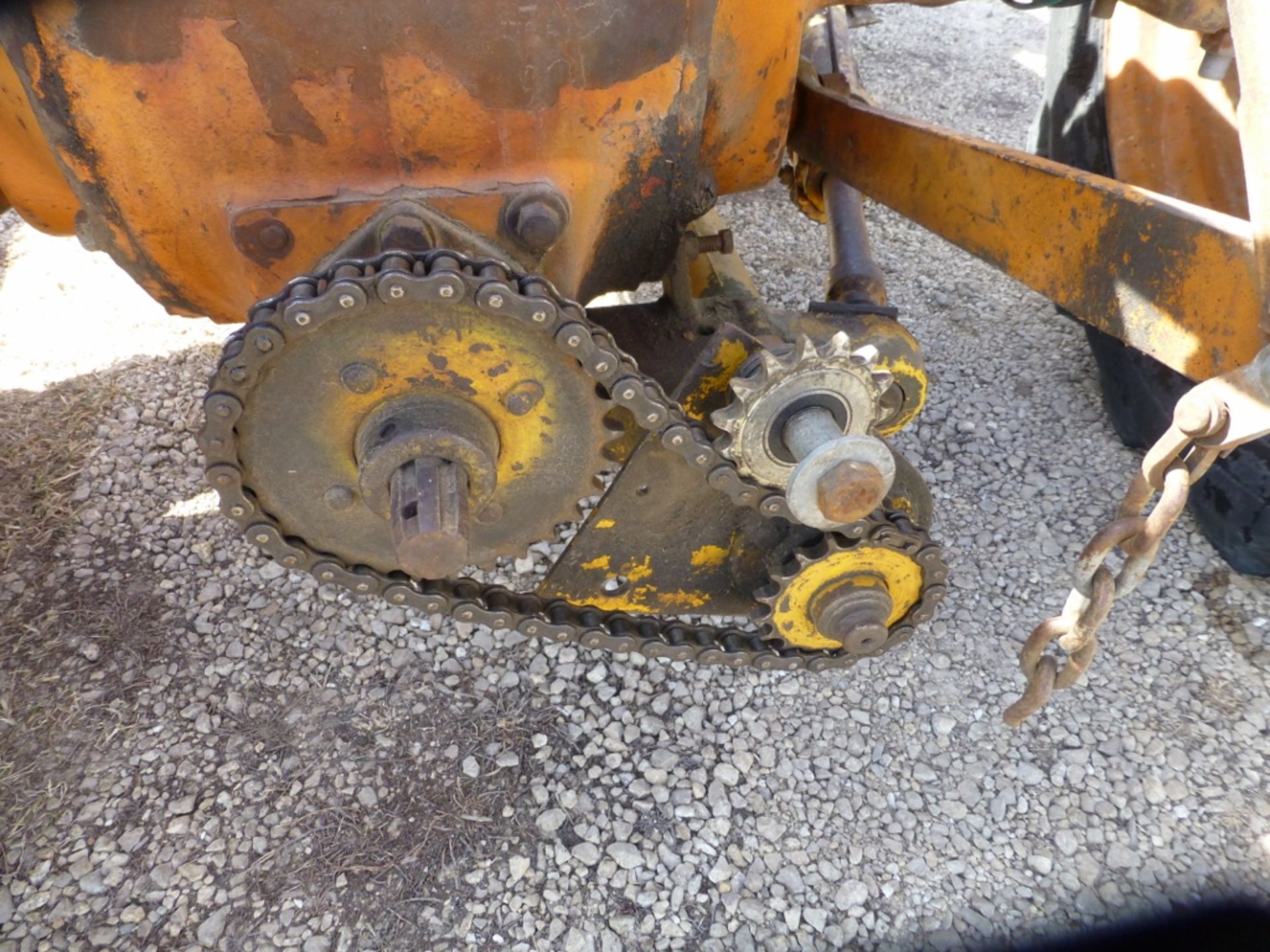 Ferguson Utility tractor, 1950 model. 4cyl. Gas engine, w/ 5' sickle mower. Se: T055122 - Image 9 of 11