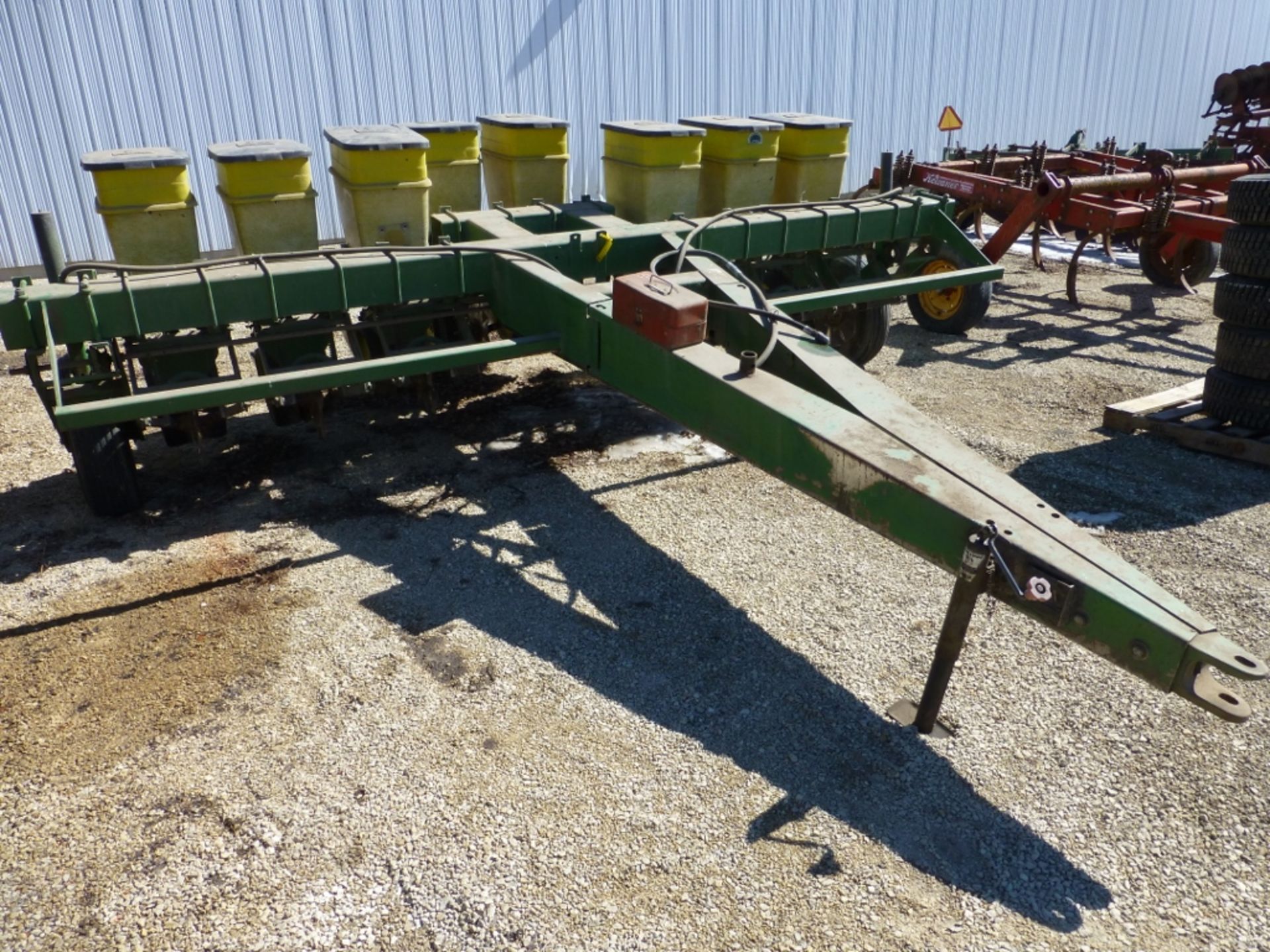 John Deere 7000 4 row planter converted to 8 row bean planter, 19" rows, no monitor