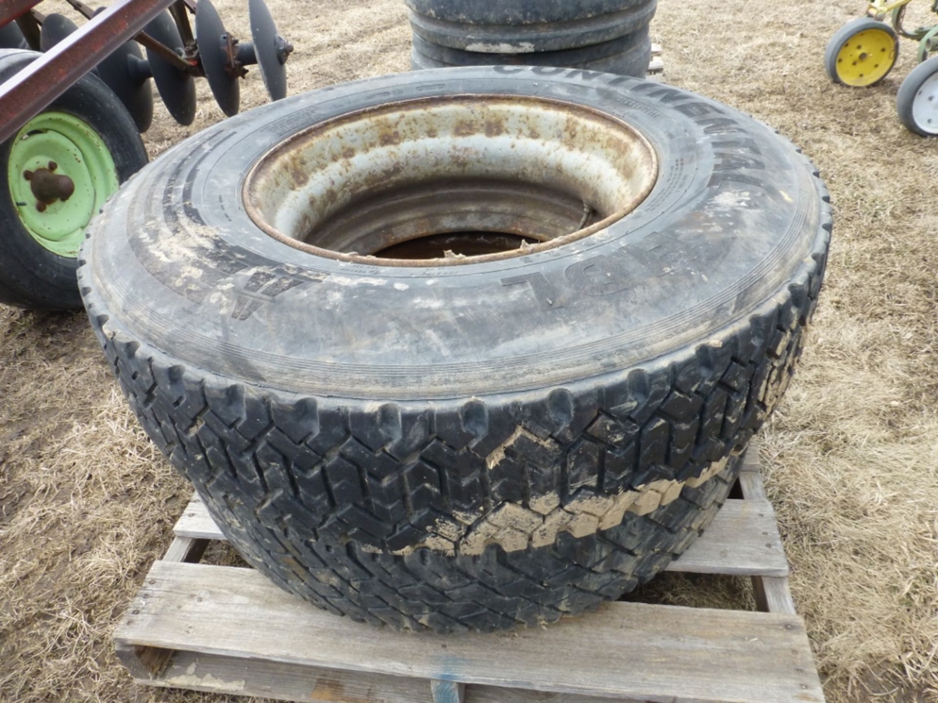 (2) Continental 11R22.5 tire/rim