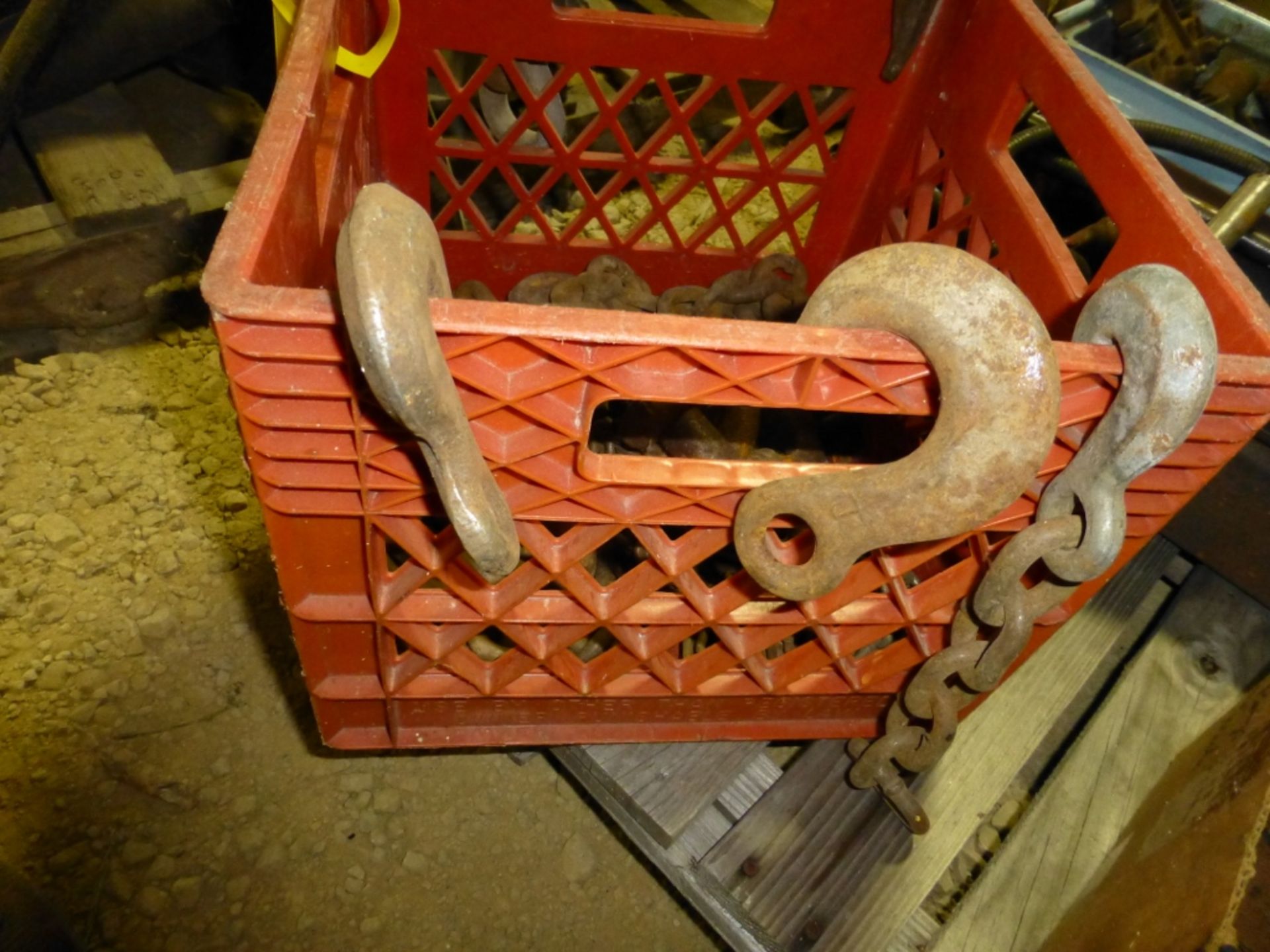 Crate w/chain, shackles, hooks - Image 3 of 3