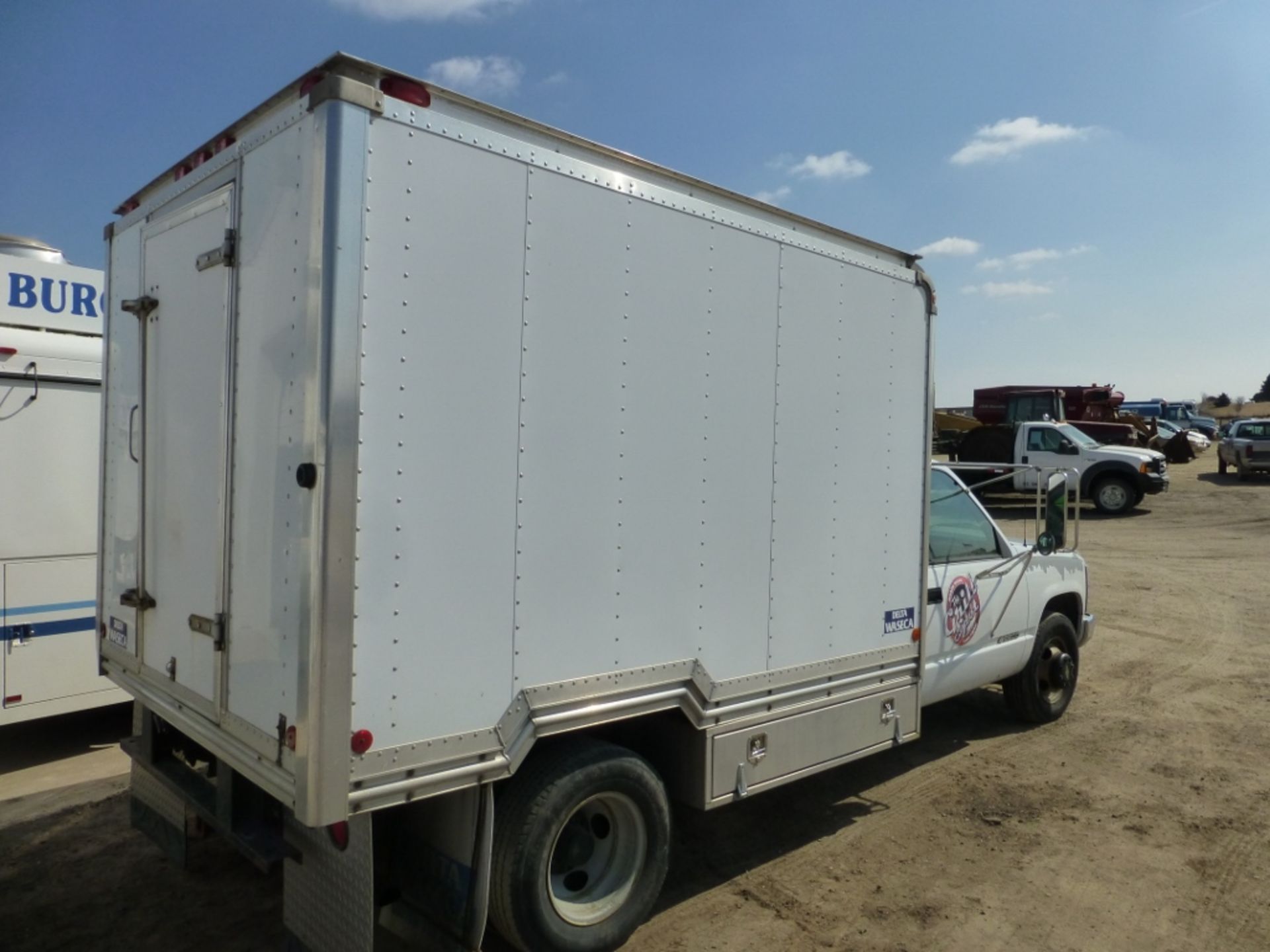 1994 Chevy 1-ton cube van, 5 spd gas engine. Used to pull '93 lunch wagon. Vin: 1GBJC34N1RE138654 - Image 18 of 19