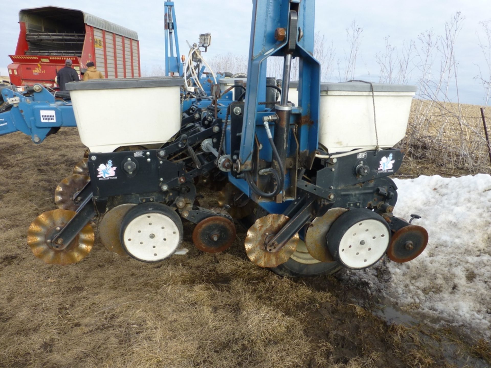 Kinze 3000 6-11 row No-till 30/15" planter with corn and bean plates - Image 2 of 8