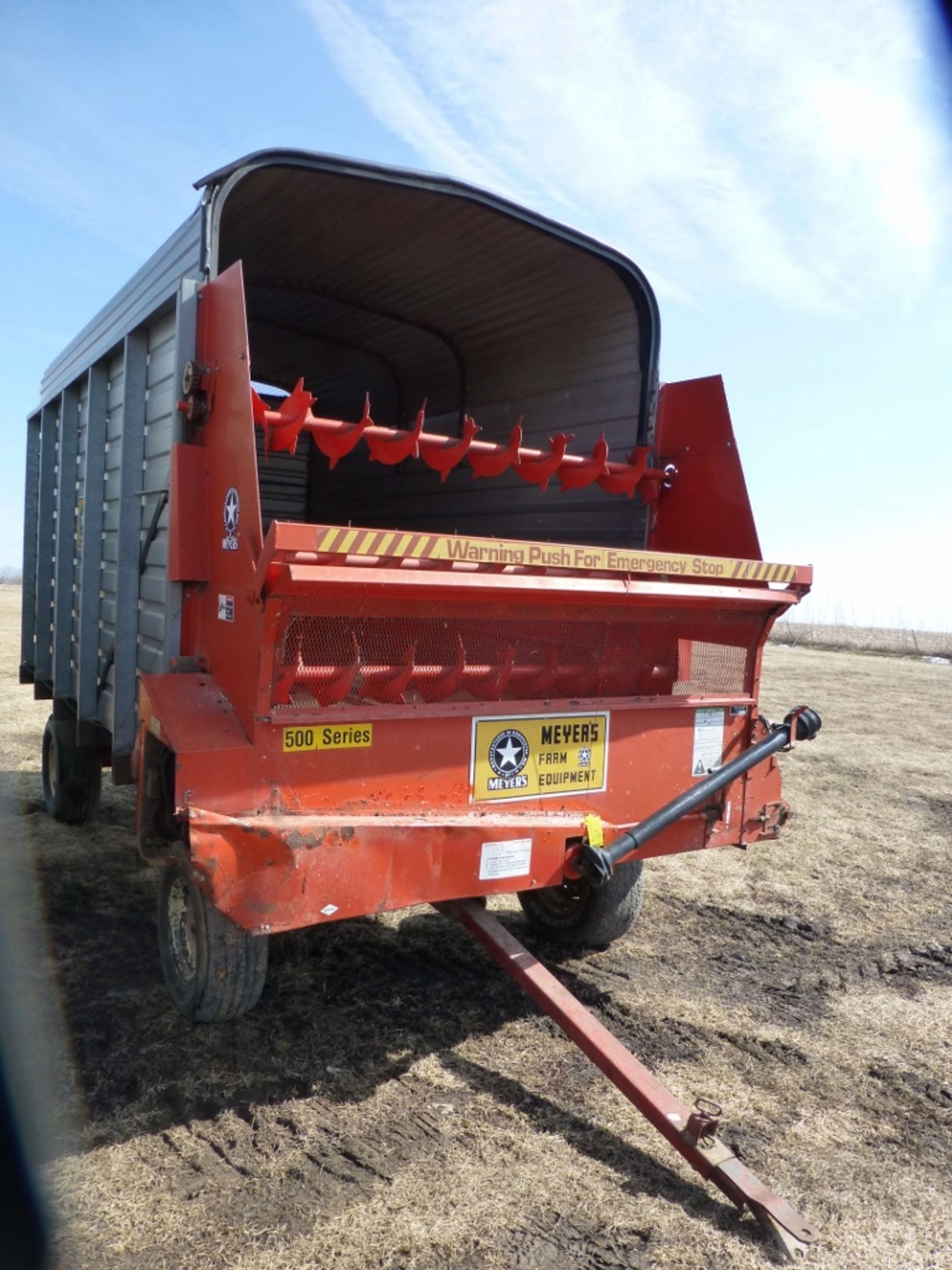 Meyers forage box w/ Lindsay running gear. Se:875198