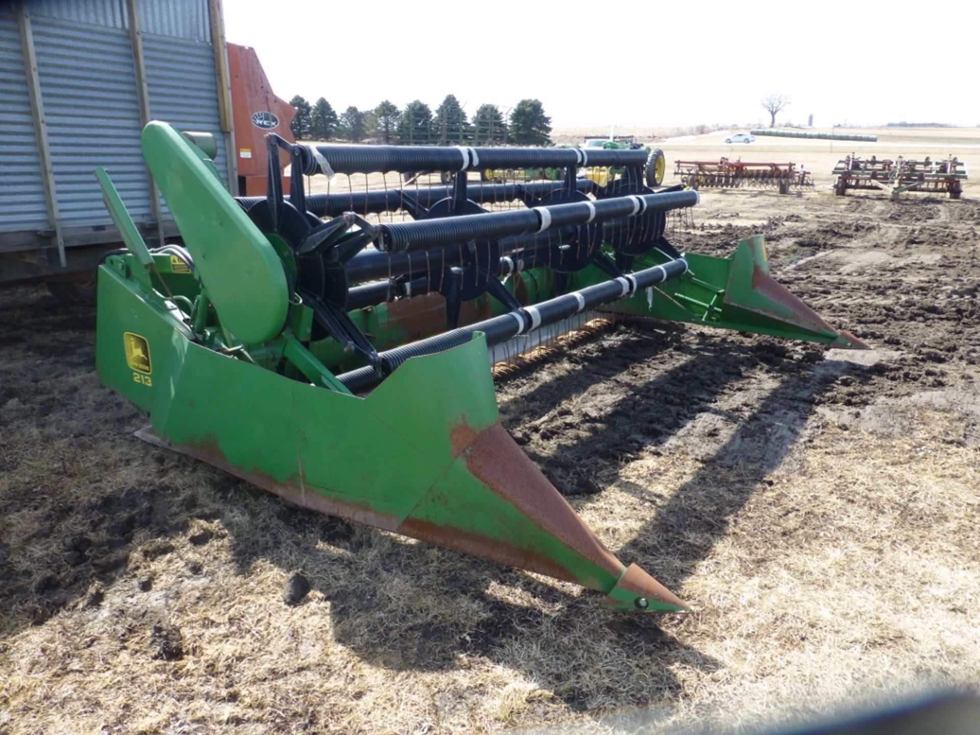 John Deere 213 bean head w/ black reel