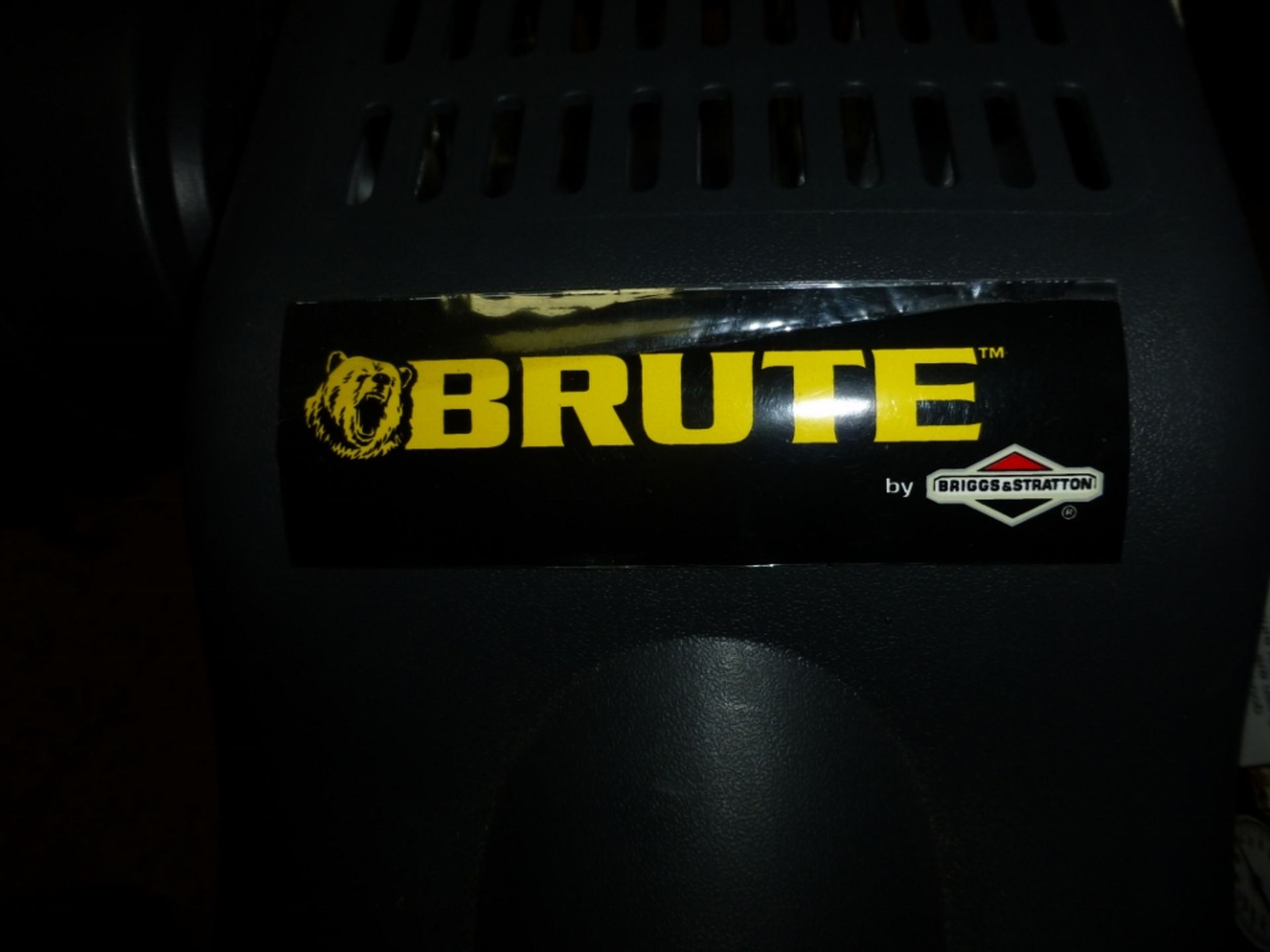 Brute upright air compressor - Image 4 of 4