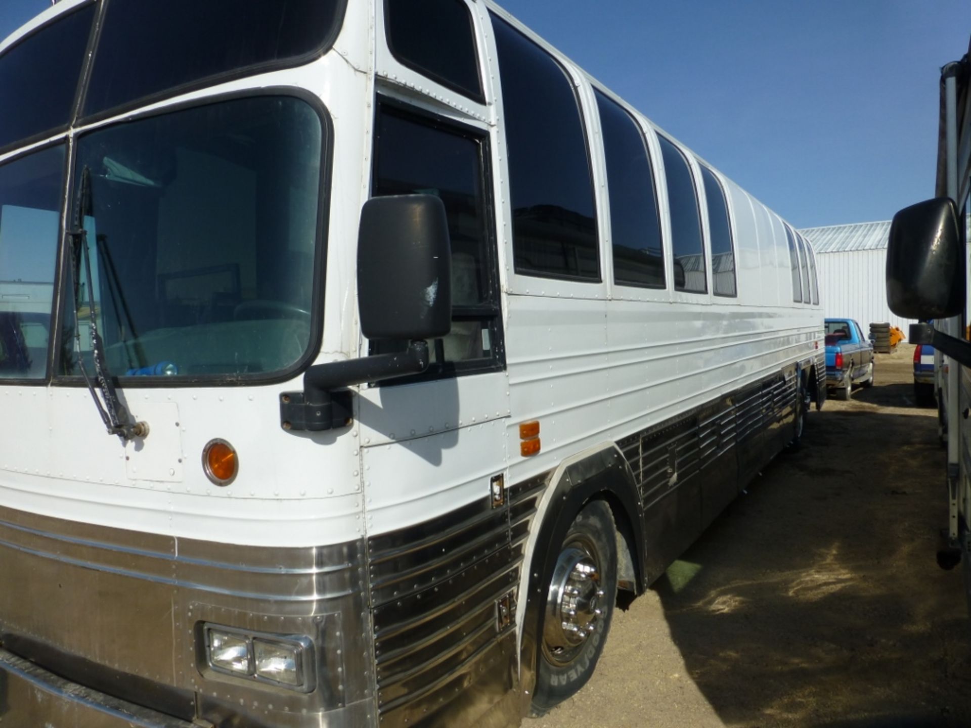 1980 Prevost 40' Luxury Bus - Image 7 of 17