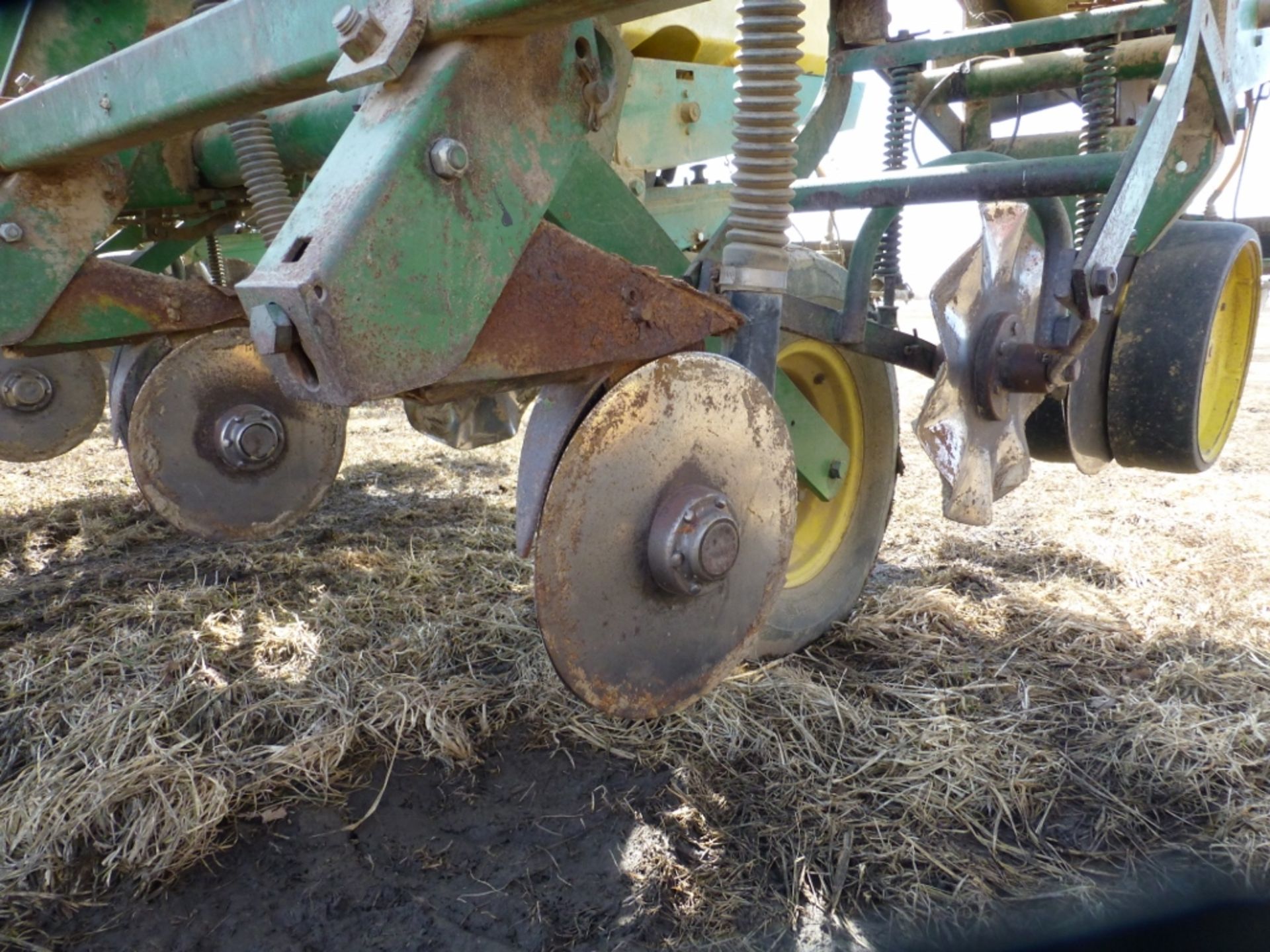 John Deere 7000 4-row planter, dry fert. No-till coulters. - Image 9 of 10