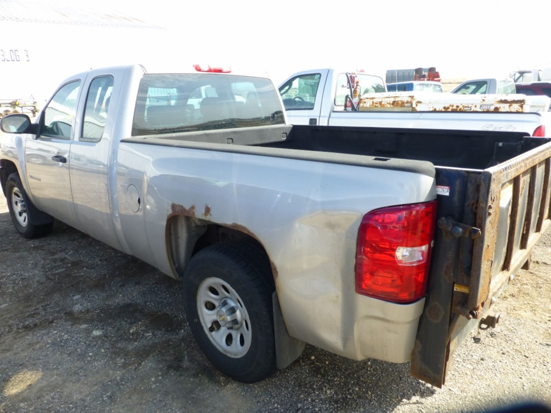 2008 Chevy Silverado 1500, ext. cab. 4x2. Check engine and airbag lights on. Tranny slips. 295,222 - Image 8 of 15