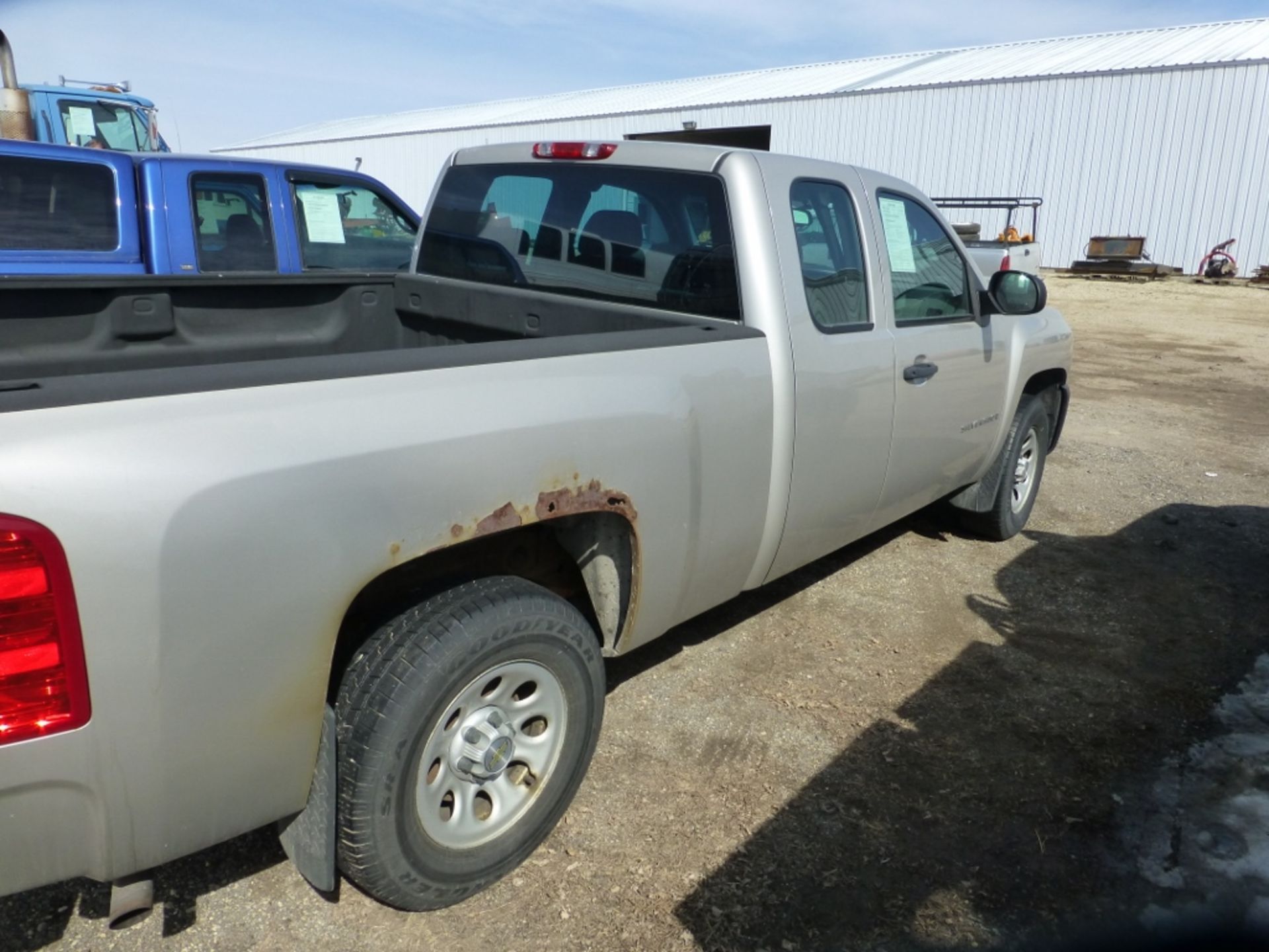 2008 Chevy Silverado 1500, ext. cab. 4x2. Check engine and airbag lights on. Tranny slips. 295,222 - Image 13 of 15