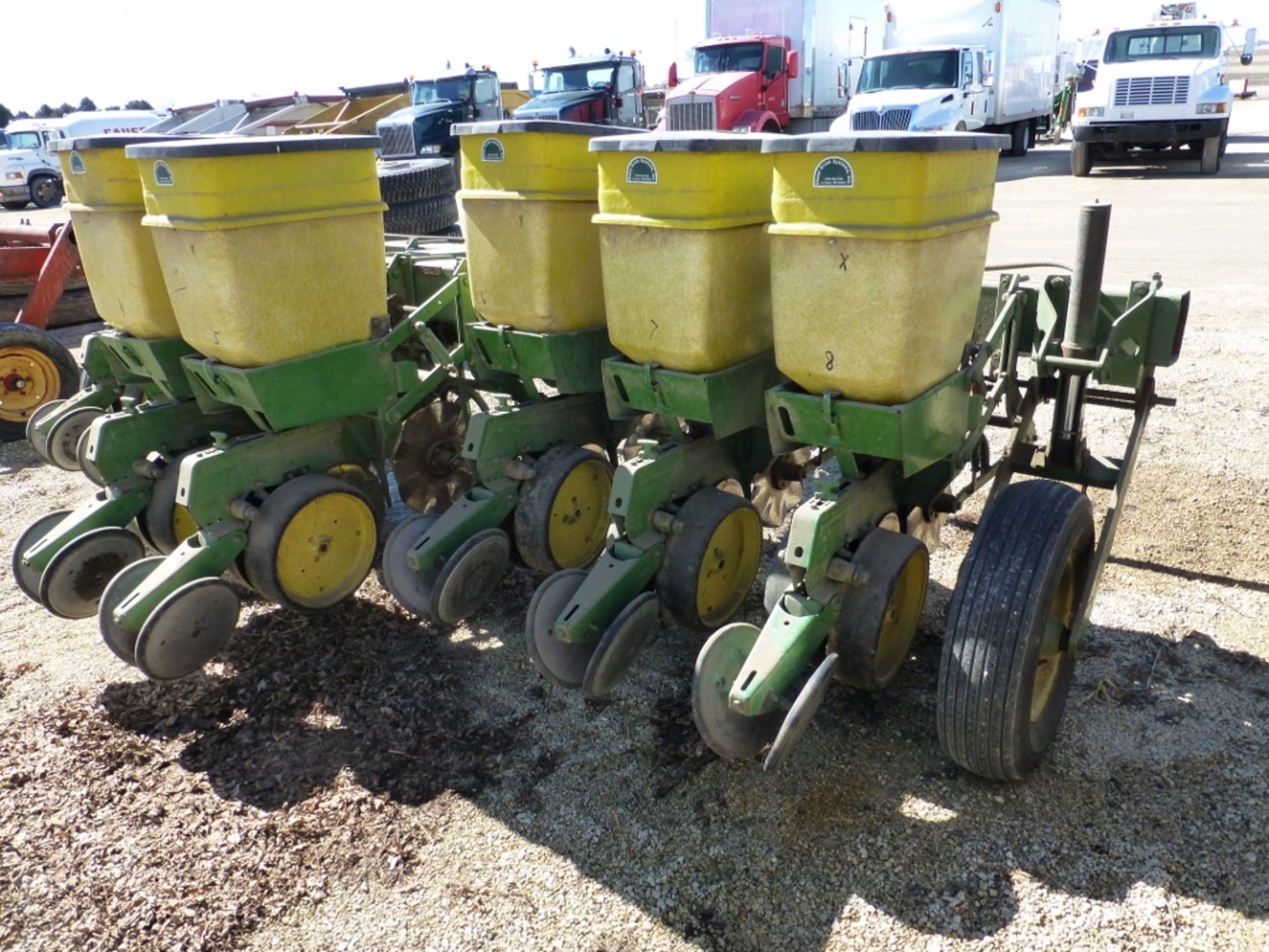 John Deere 7000 4 row planter converted to 8 row bean planter, 19" rows, no monitor - Image 6 of 7