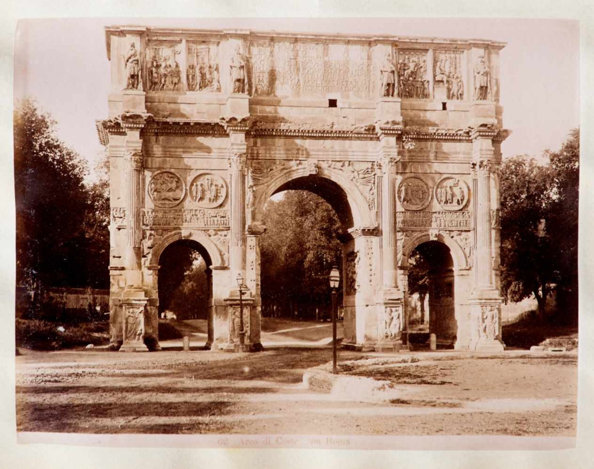 Italien- Album mit 66 mont. Photographien.Um 1890. Ca. 33 x 25 cm. Photographien ca. 24,5 x 19 cm. - Bild 4 aus 5