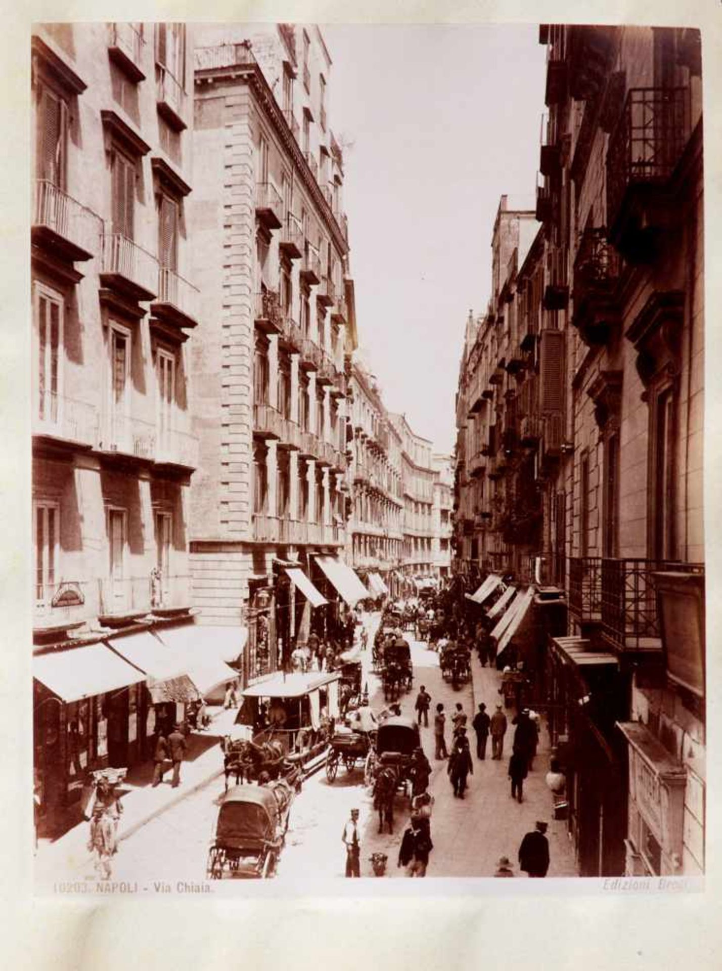 Italien- Album mit 66 mont. Photographien.Um 1890. Ca. 33 x 25 cm. Photographien ca. 24,5 x 19 cm. - Bild 2 aus 5