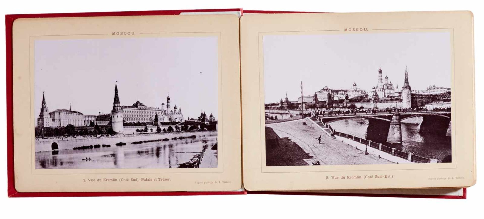 Russland- Souvenir de Moscou. Vues panoramiques & monuments. (Deckeltitel).O. O. und Jahr (um 1915). - Bild 2 aus 4