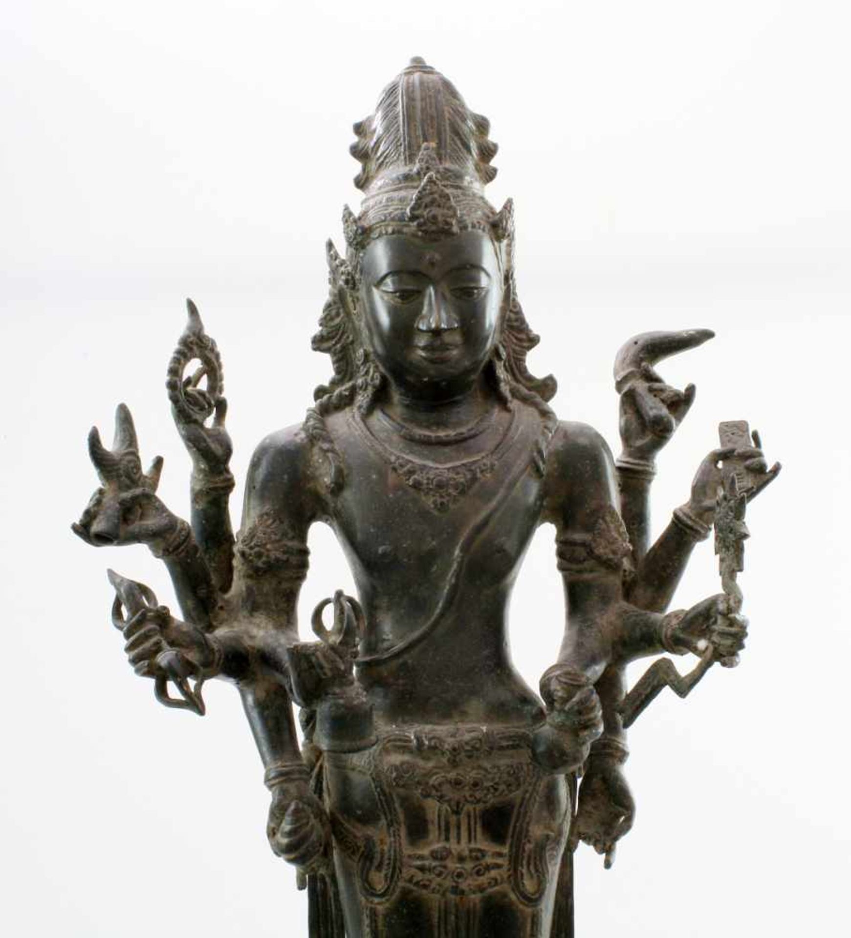 Tibet / Nepal - Bronzeskulptur "Avalokiteshvara" 19. Jahrhundert Gegossen in der verlorenen Form. - Bild 5 aus 7