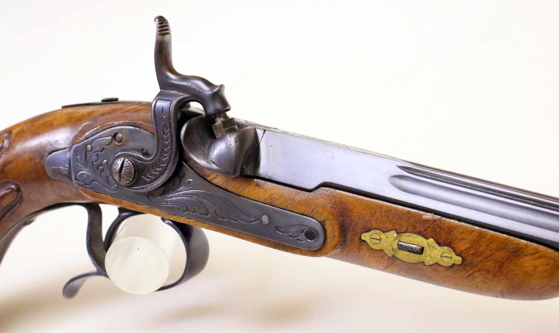Perkussions-Scheibenpistole - um 1850 Vielfach gezogener, sechskantiger, kannelierter, zur Kammer - Bild 6 aus 8