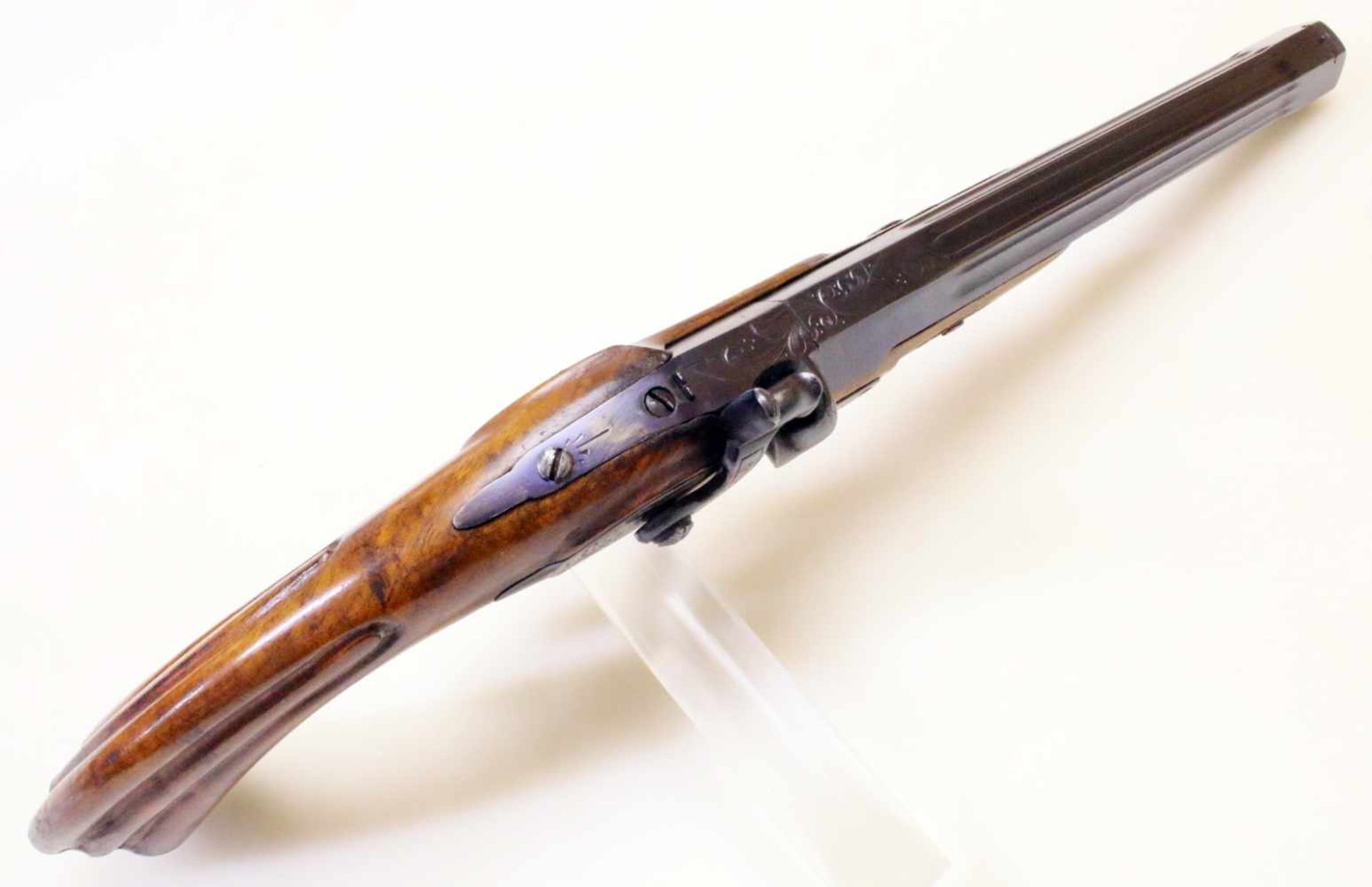 Perkussions-Scheibenpistole - um 1850 Vielfach gezogener, sechskantiger, kannelierter, zur Kammer - Bild 2 aus 8