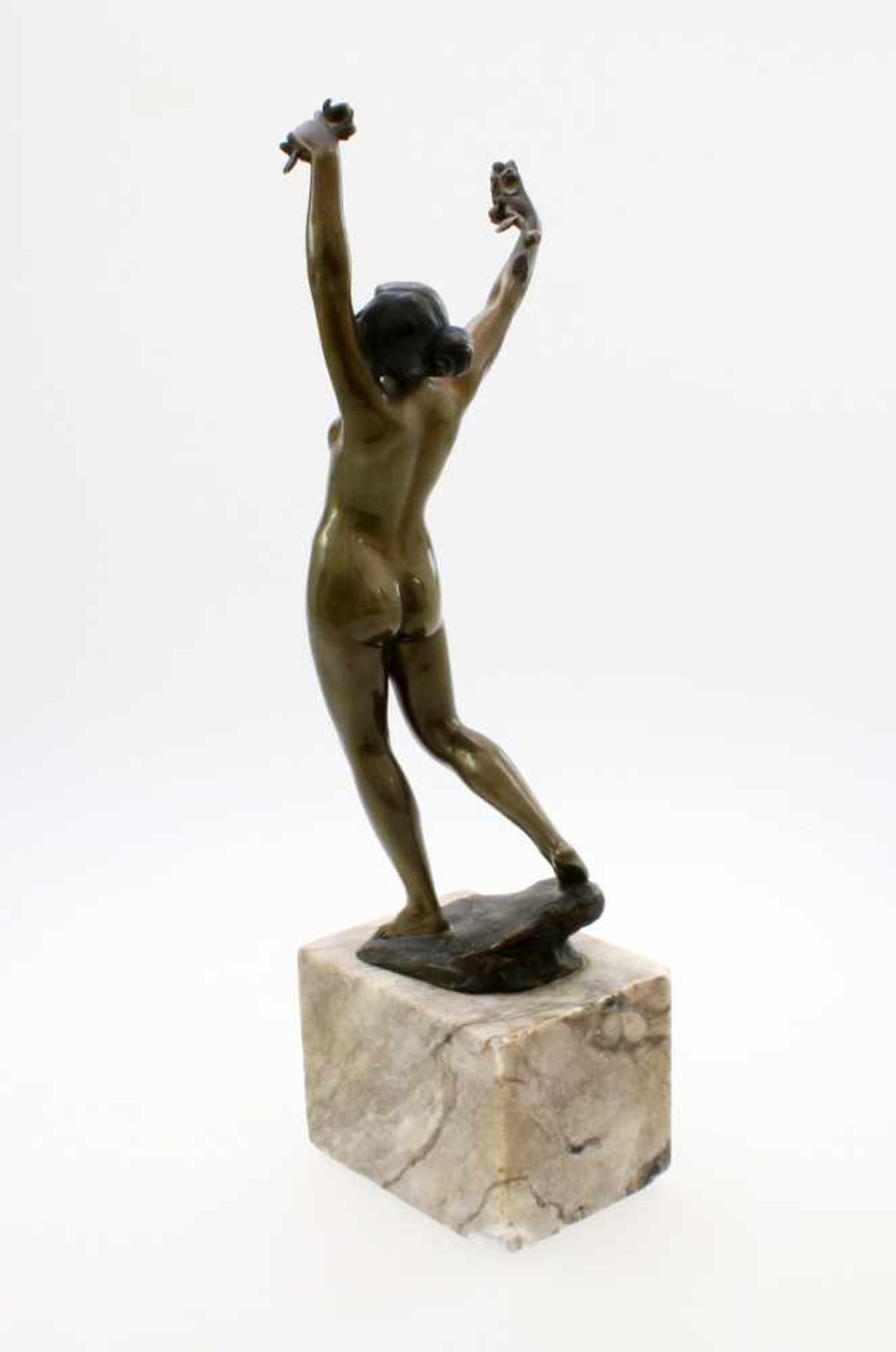 "Weiblicher Akt" - Victor H. Seifert (1870-1953) Bronzefigur auf rechteckigem Marmorsockel, Figur - Bild 3 aus 6