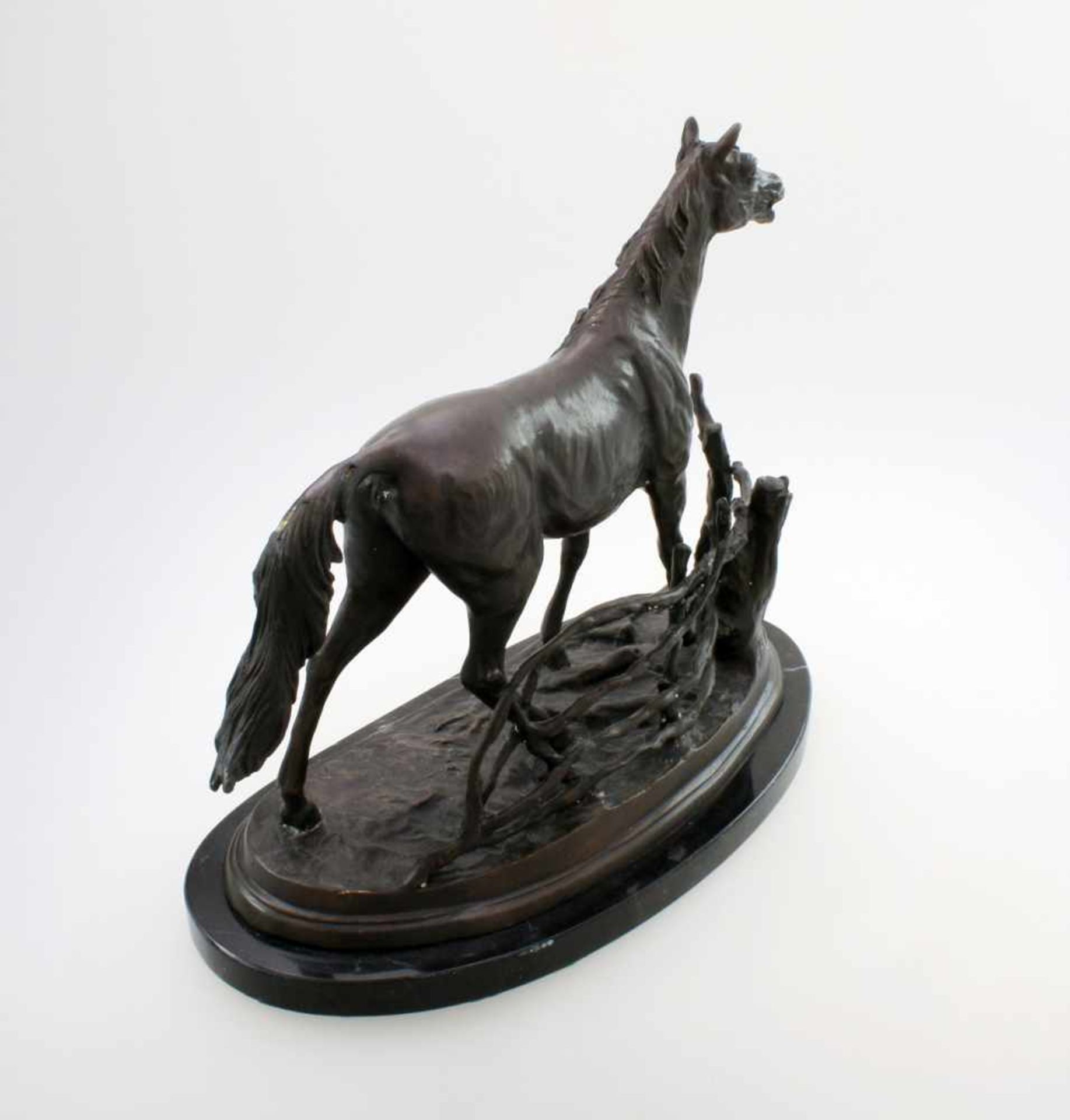 "Cheval à la Barriere" - Pierre Jule Mène (1810-1879) Bronzeguss, patiniert, schreitendes Pferd am - Bild 4 aus 7