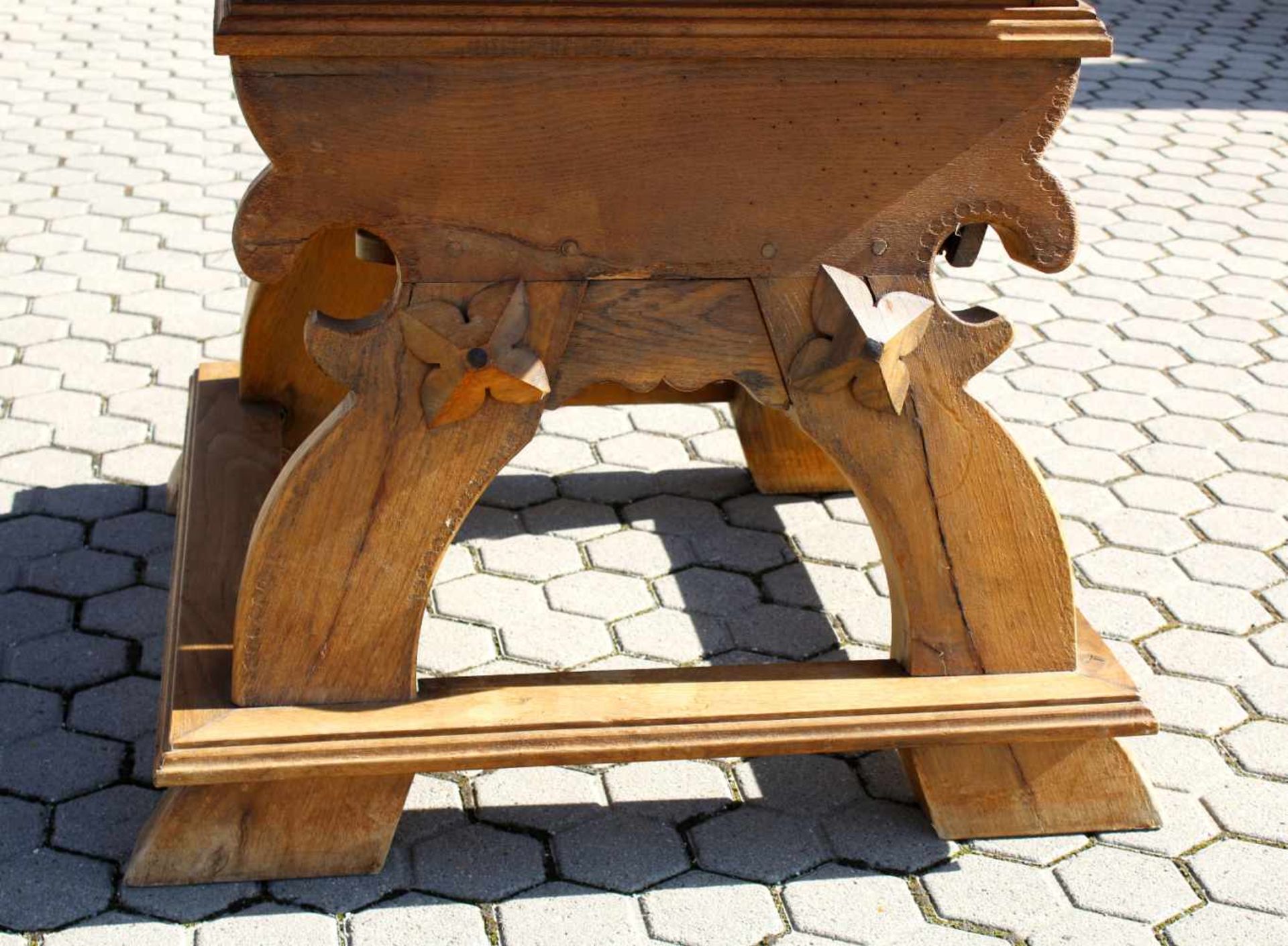 Rhöntisch / Jockeltisch - 18. Jahrhundert Massives Eichenholz, ausgestellte Beine mit umlaufender - Bild 3 aus 7
