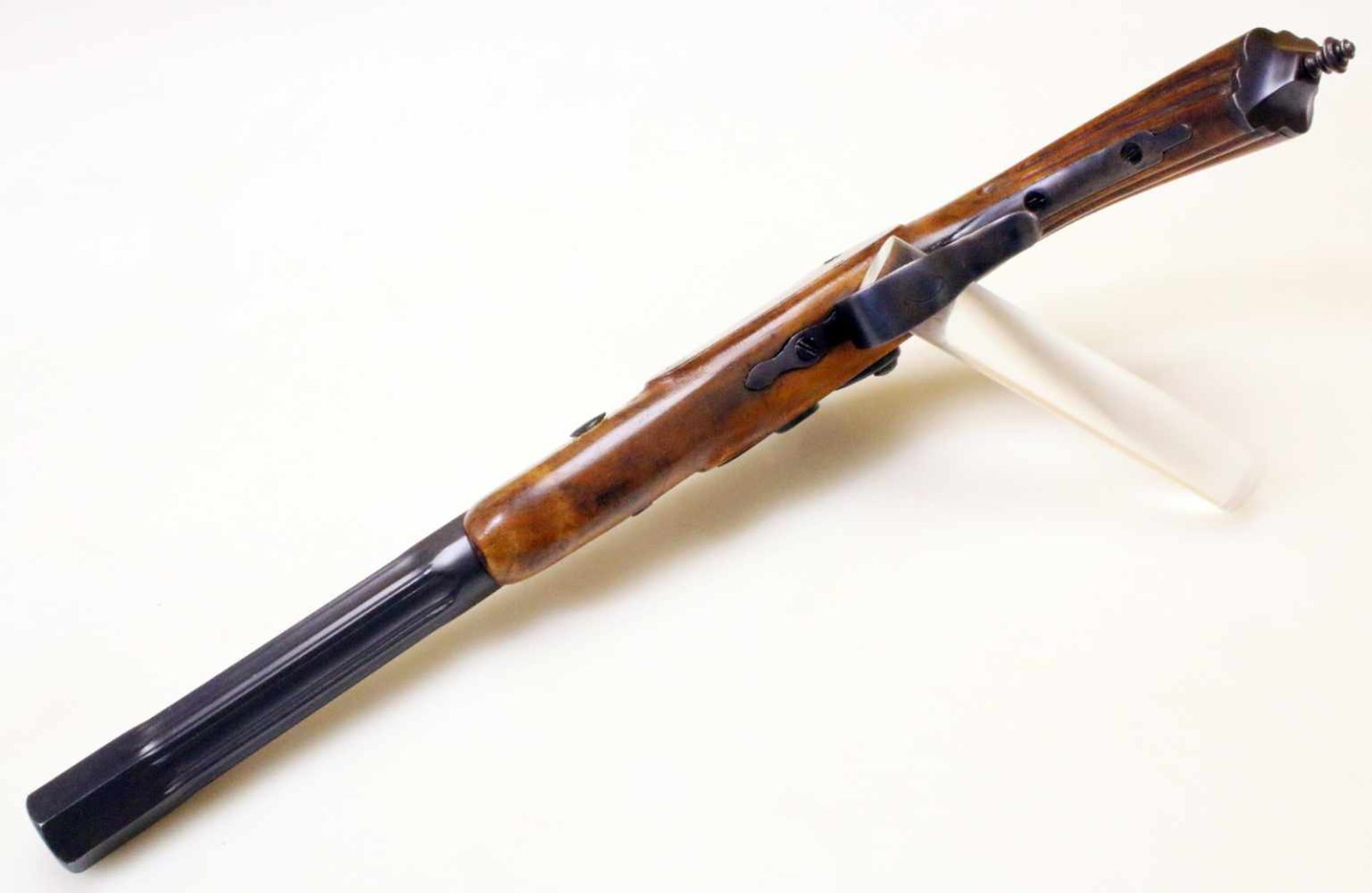Perkussions-Scheibenpistole - um 1850 Vielfach gezogener, sechskantiger, kannelierter, zur Kammer - Bild 5 aus 8
