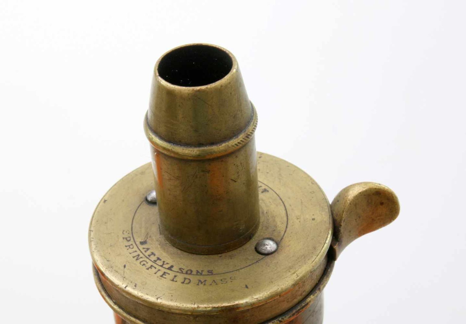 2 Pulverflaschen, 1 Schrotbeutel - 19. Jahrhundert Schrotbeutel Lederkorpus, gepresster Dekor, - Bild 5 aus 5
