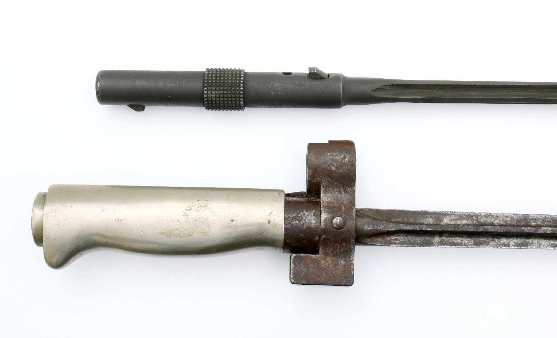 2 Bajonette - Frankreich Bajonett M1886 zum Lebel Gewehr Quillon abgenommen, Weißmetallgriff, ohne - Image 4 of 4