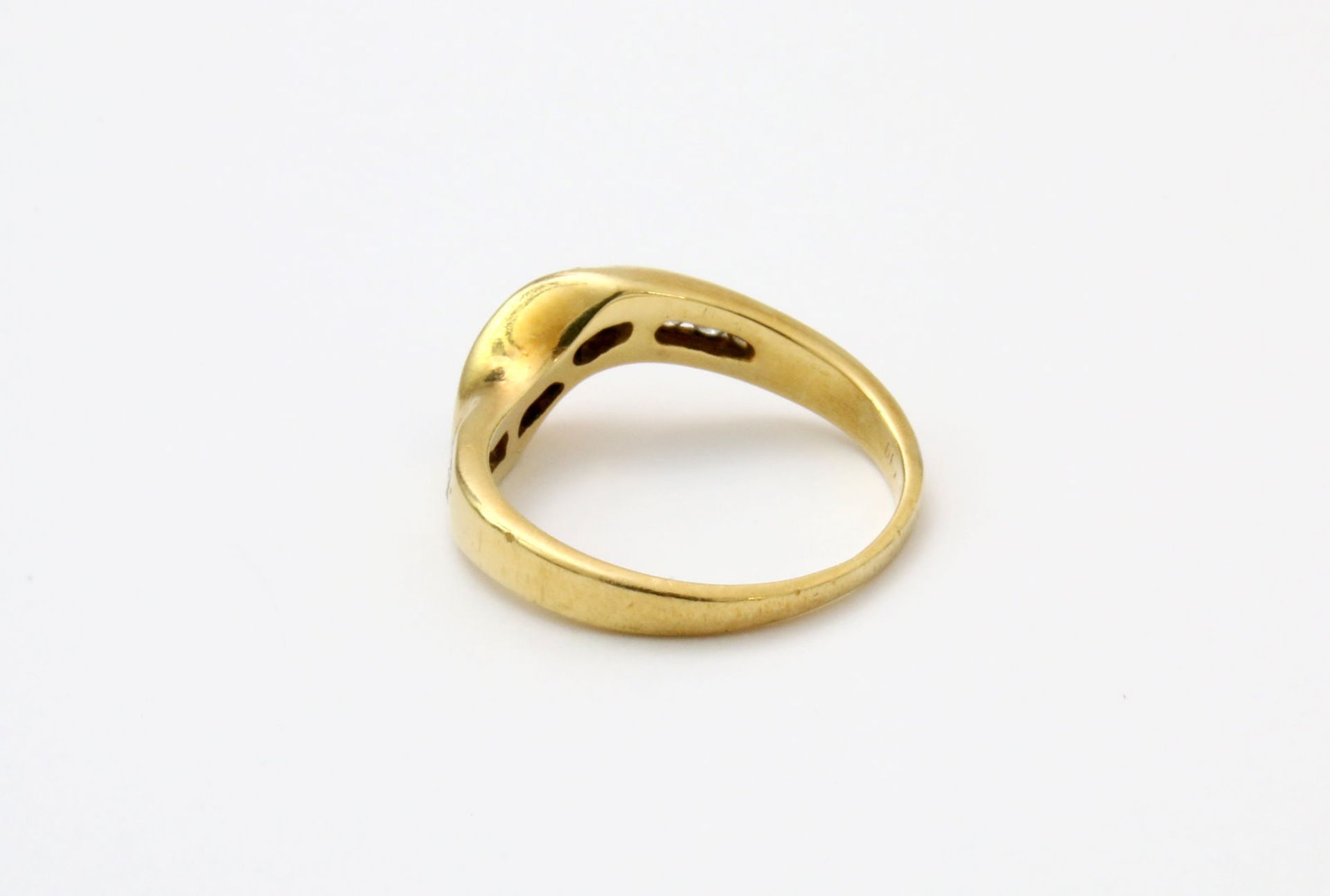 Gelbgold Ring - Brillanten und Topase GG 750, besetzt mit 6 Brillanten und 5 dunkelblauen Topasen. - Bild 4 aus 4