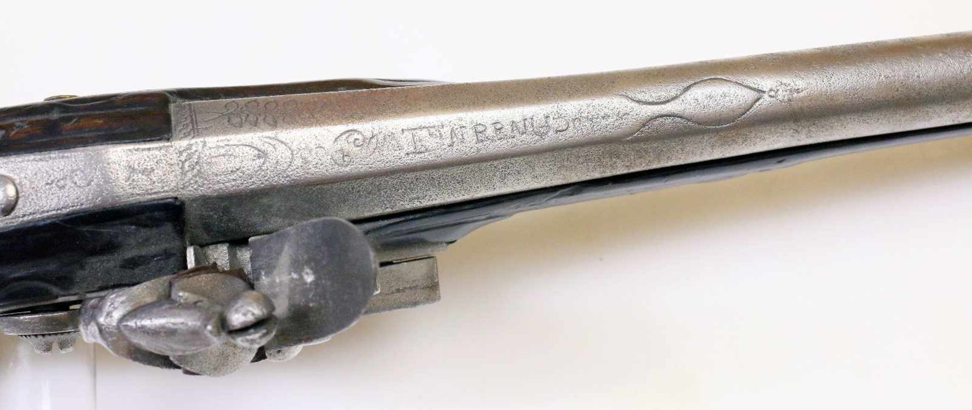Steinschlosspistole um 1750 Achtkantiger, in rund übergehender Lauf mit leicht gestauchter - Bild 9 aus 12