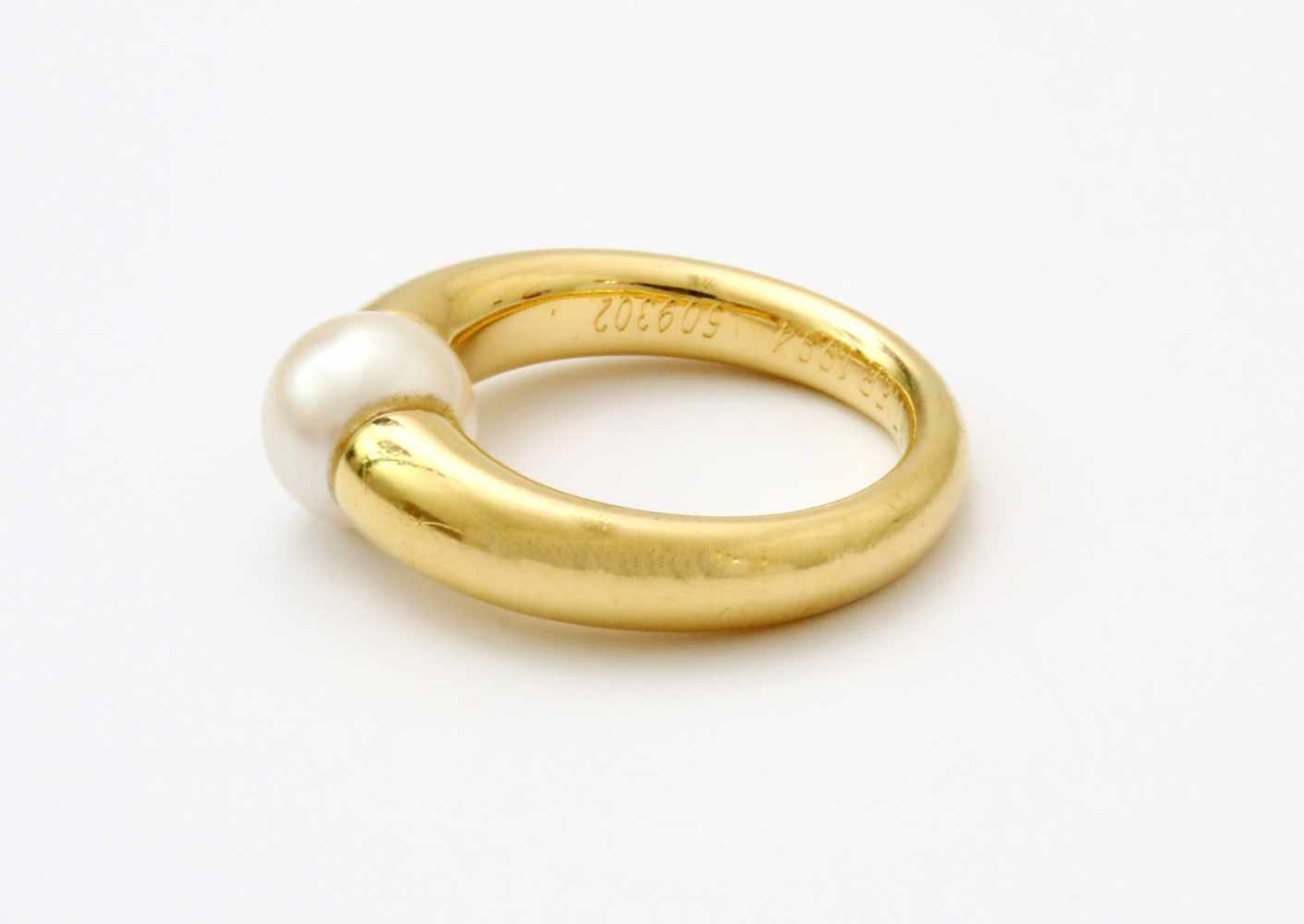 Gelbgold Cartier-Ring mit Perle GG 750, signiert "Cartier" und bez. "Cartier 1994", in zeitloser - Bild 3 aus 6