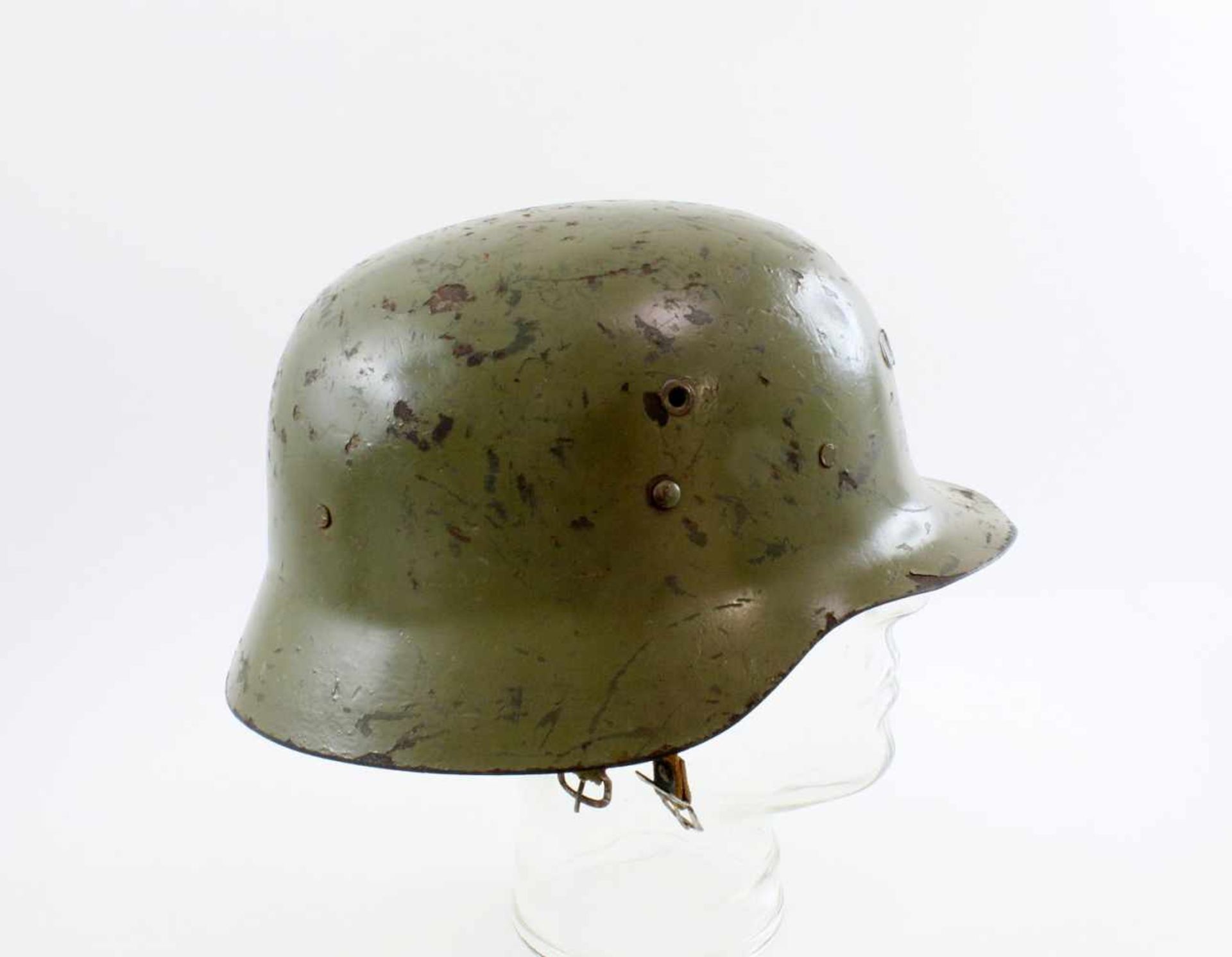 Spanien - Stahlhelm M42 Modell Z Olivgrün lackierte Helmkalotte, stirnseitig Aufnahme für - Bild 5 aus 6