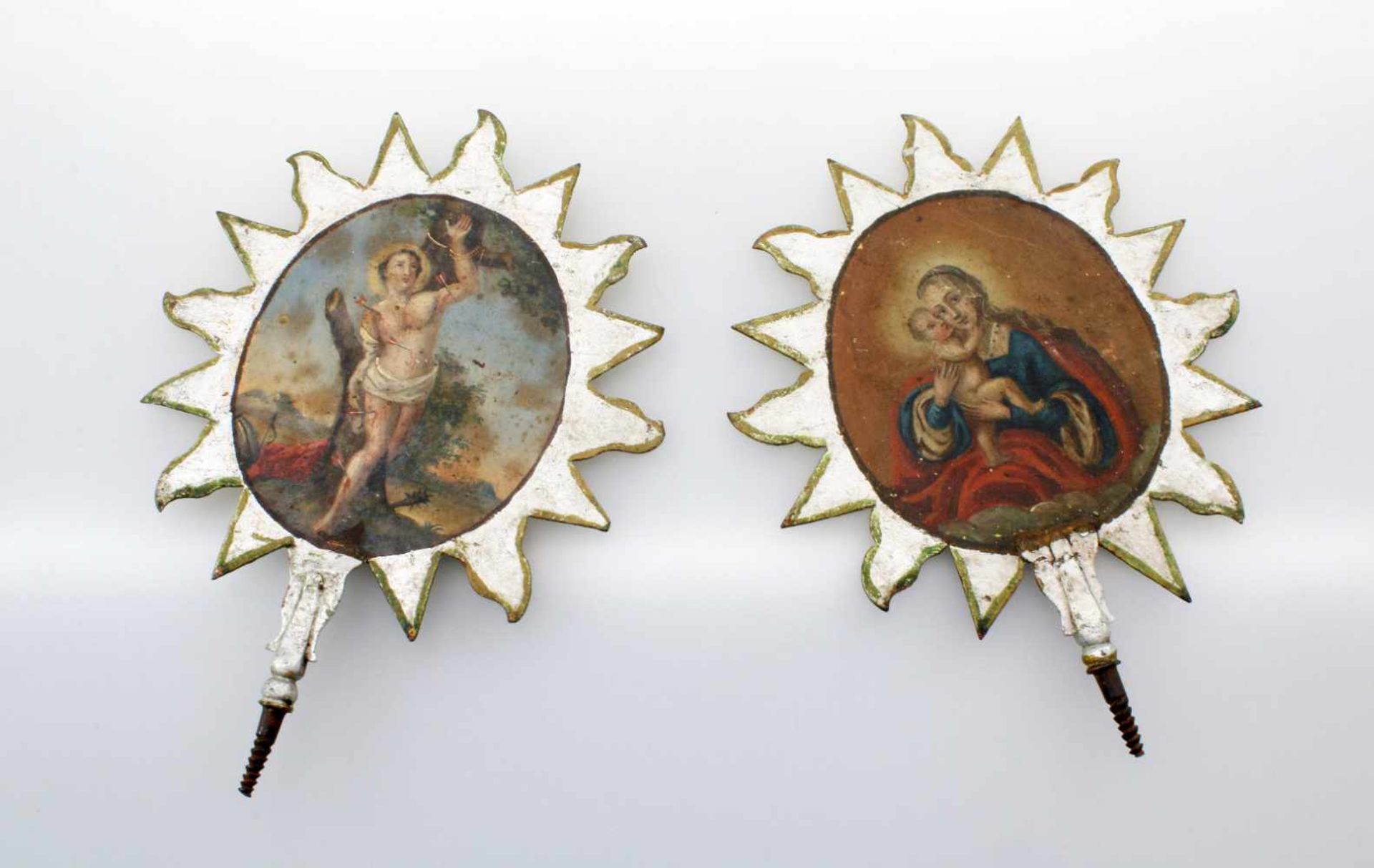 2 Altaraufsätze - 18. Jahrhundert Aus Metall geschnittener Strahlenkranz, vorder- und rückseitig