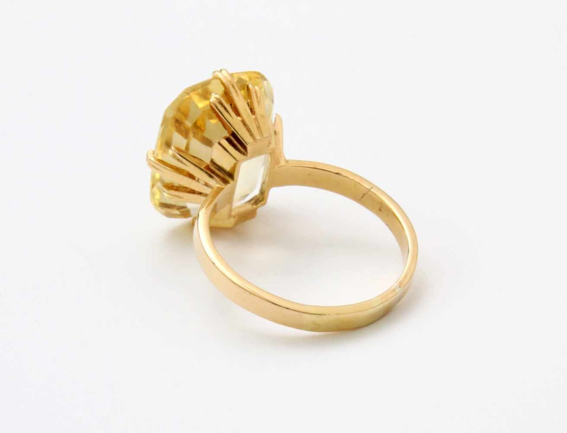 Gelbgold Ring mit Citrin GG 750, besetzt mit großem Citrin (15 x 12,5 mm). Ringgröße 55. Gewicht: - Image 4 of 4