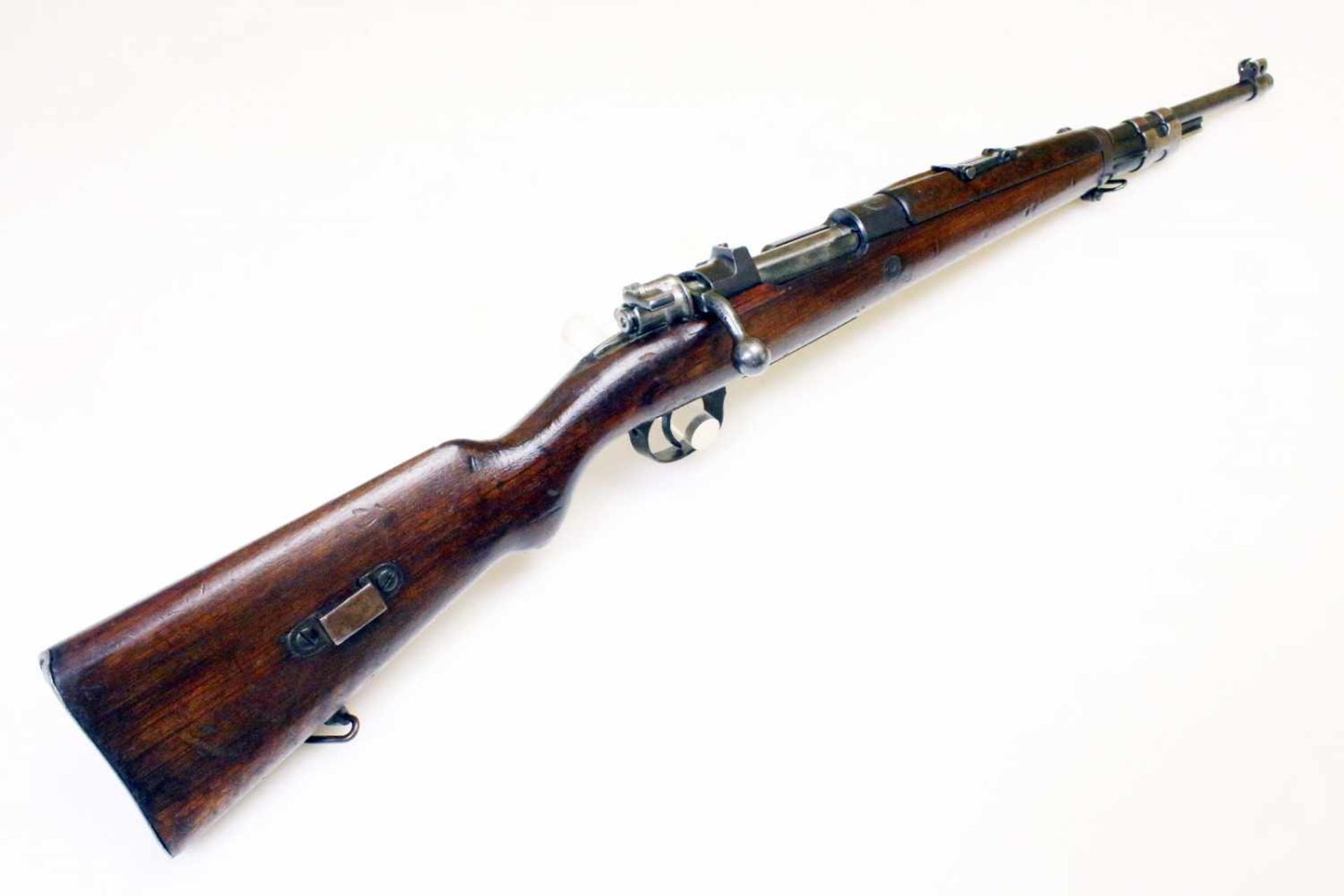 Kurzgewehr FN Mod. 1935 Cal. 7,65 x 53mm, Lauf rauh, Nr. 3301, Schloss nummerngleich. Auf der