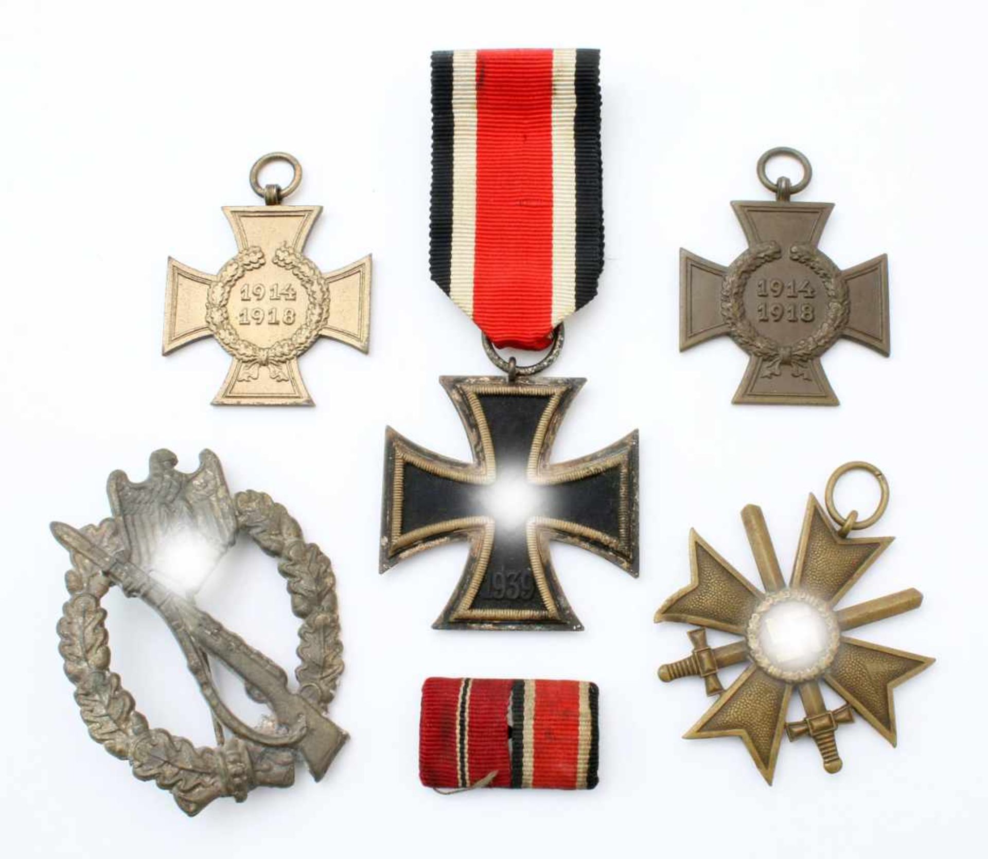 3. Reich - Auszeichnungen EK 2. Kl. 1939, KVK 2. Kl. mit Schwertern u.a. EK 2. Kl. 1939 am