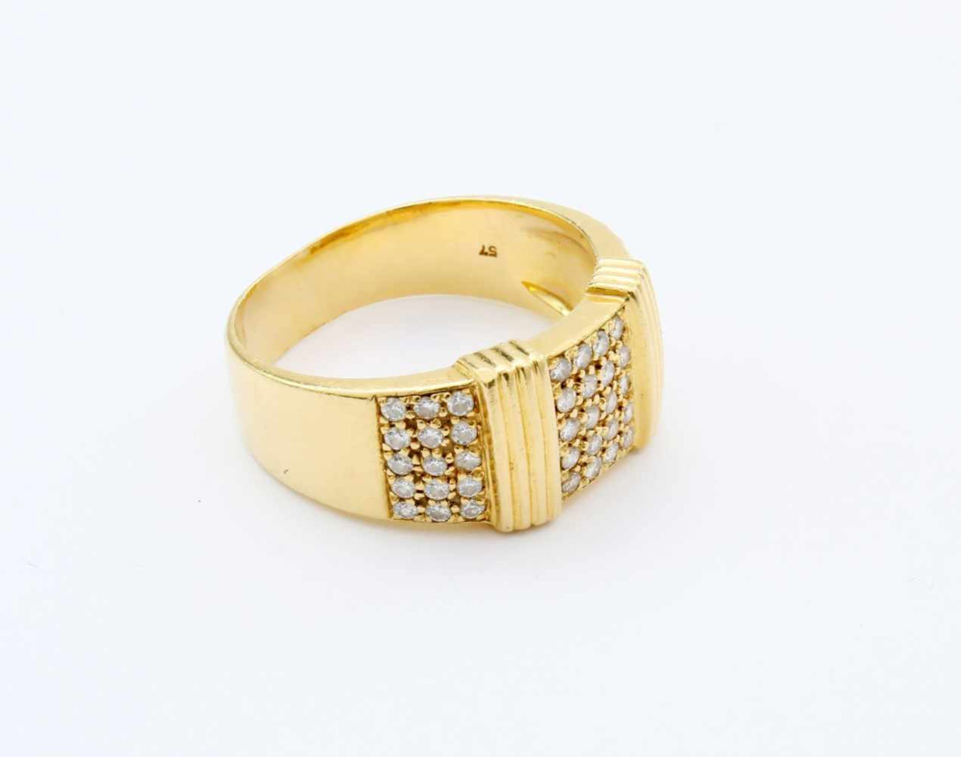 Gelbgold-Brillantring GG 750, mit 50 Brillanten besetzt, Zertifikat anbei (ges. 0,6 ct., w/vvsi),