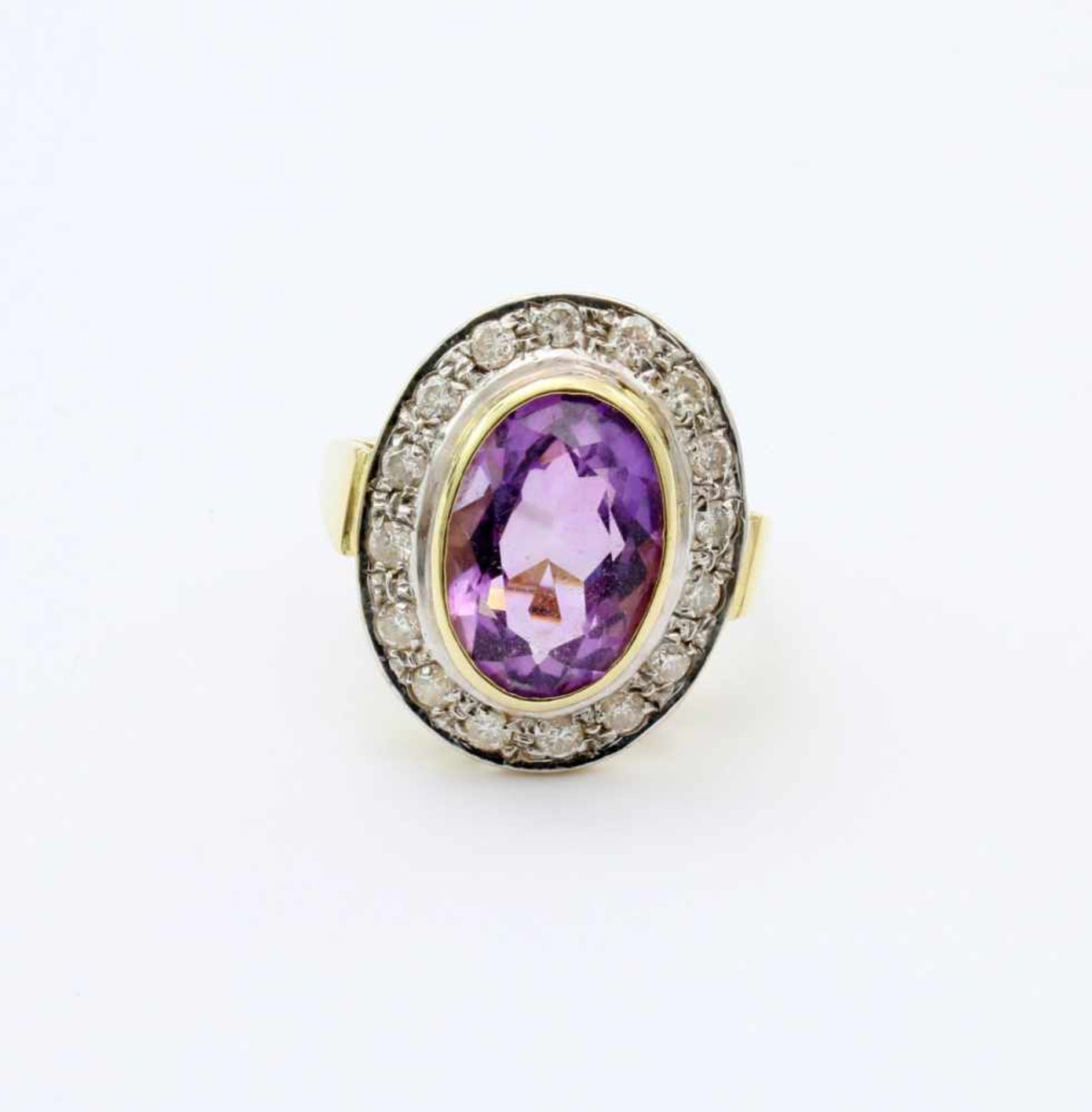 Gelbgold-Brillantring mit Amethyst GG 585, mit Amethyst im Ovalschliff, umgeben von 16 Brillanten, - Bild 2 aus 4