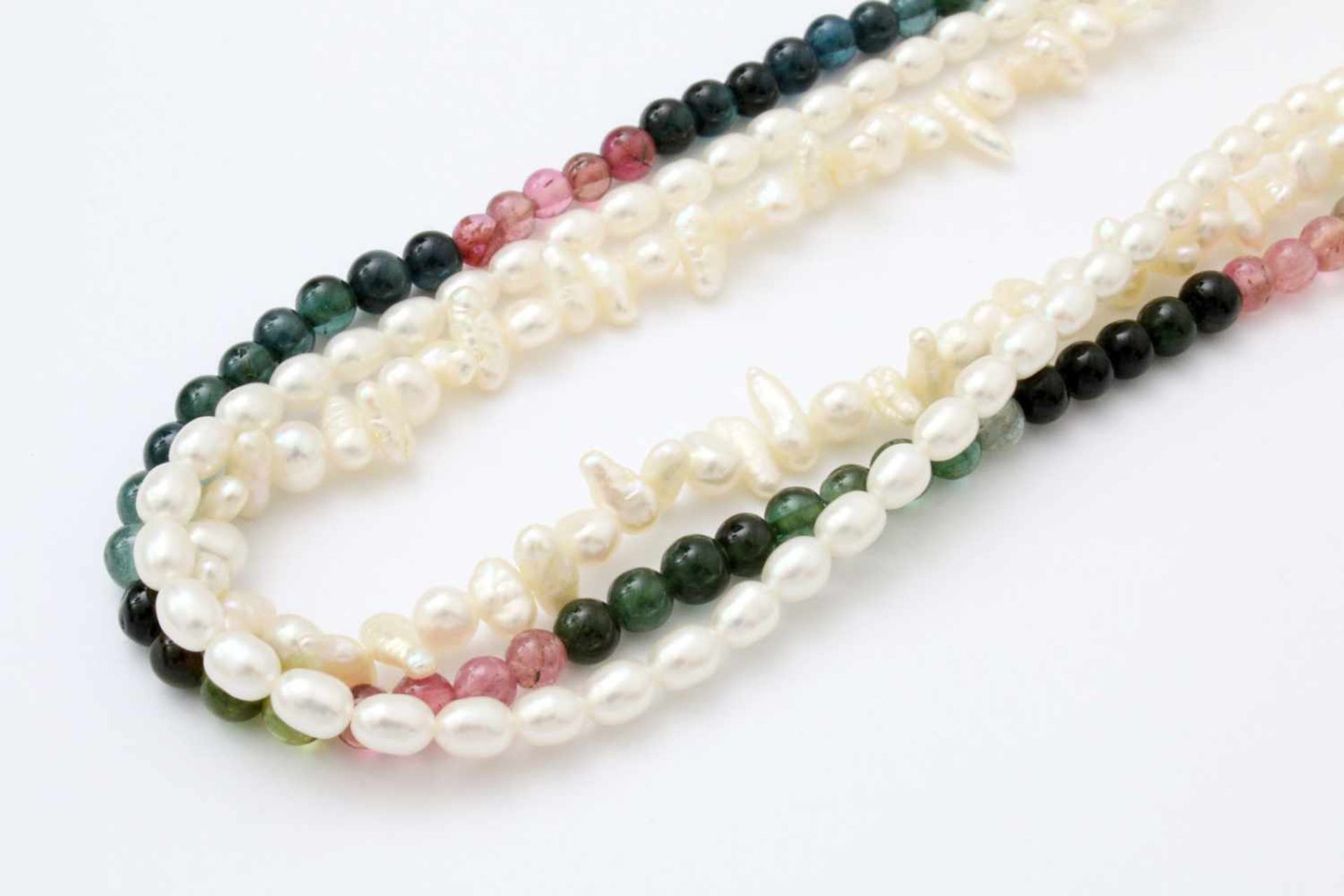 Moderne Perlenkette - Multicolor Verschluss GG 585, Kette dreireihig, ein Strang - Image 2 of 3
