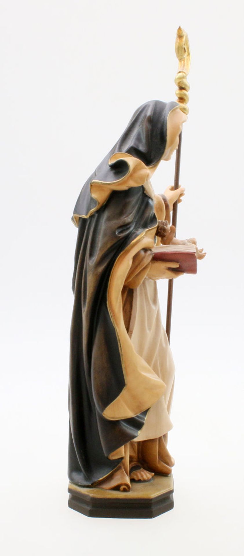 Handgeschnitzte Figur - Heilige Edeltraut Polychrom staffiert, feine Schnitzerei, in der rechten - Image 2 of 4