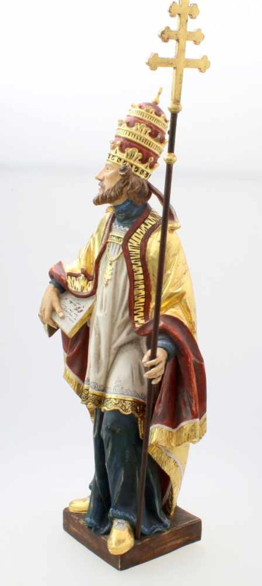 Große Holzfigur - Bischof mit Buch und Bischofsstab Polychrom- und goldstaffiert, feine Schnitzerei, - Image 4 of 7
