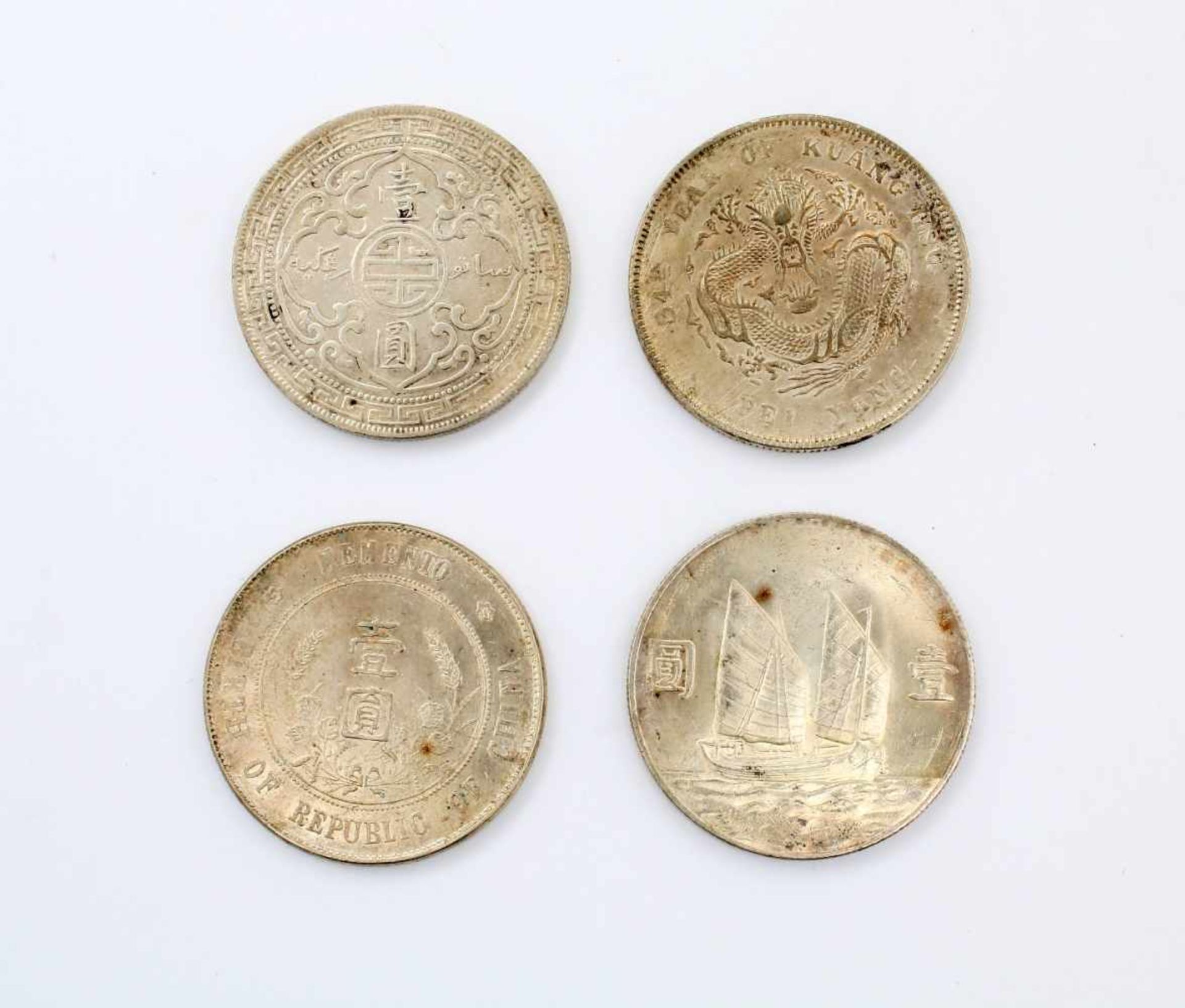 4 chinesische Silbermünzen China-Dollar 1934, Lin Gwo Ming 110; Dragon-Dollar 34 year of Kuang