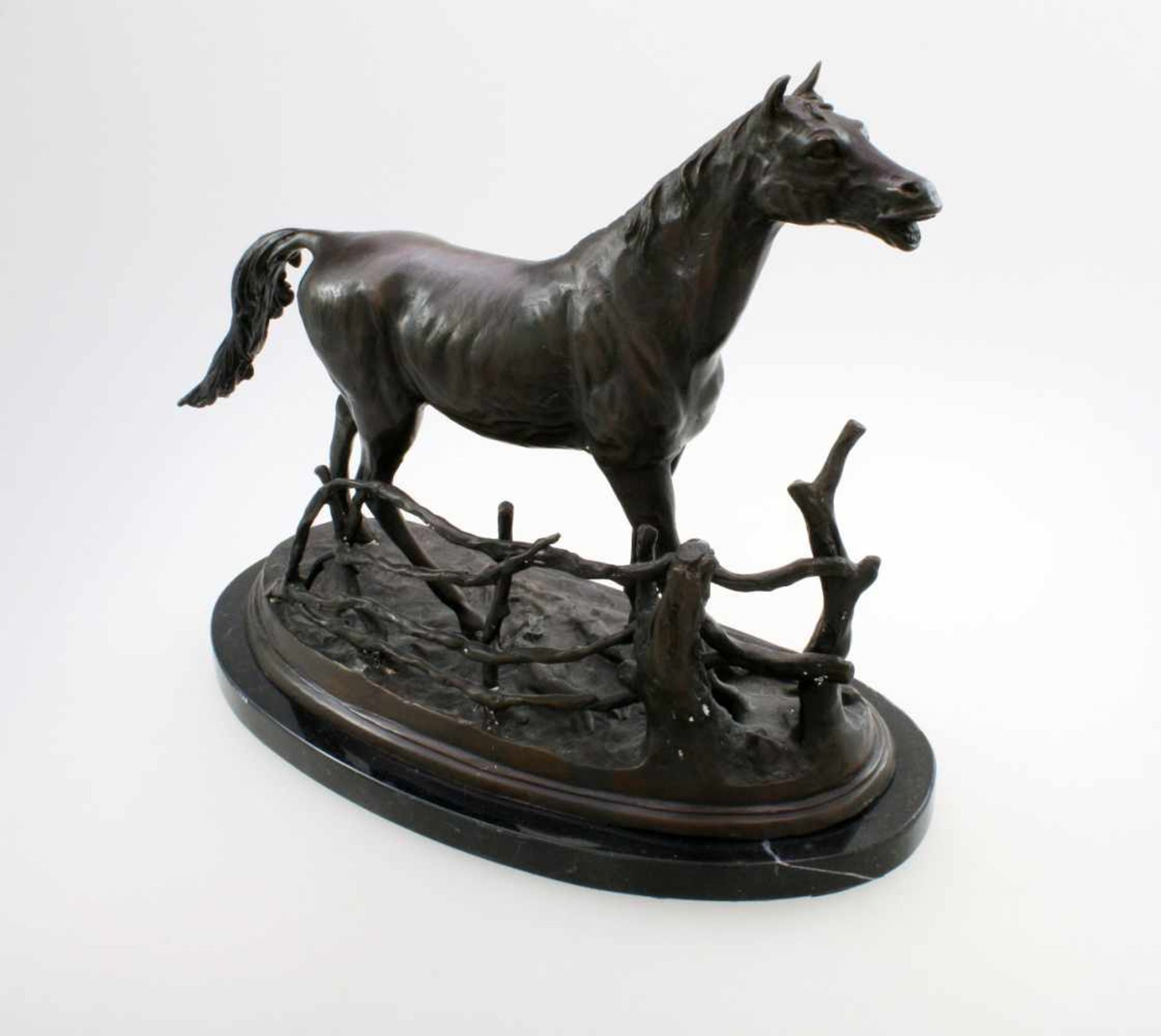 "Cheval à la Barriere" - Pierre Jule Mène (1810-1879) Bronzeguss, patiniert, schreitendes Pferd am