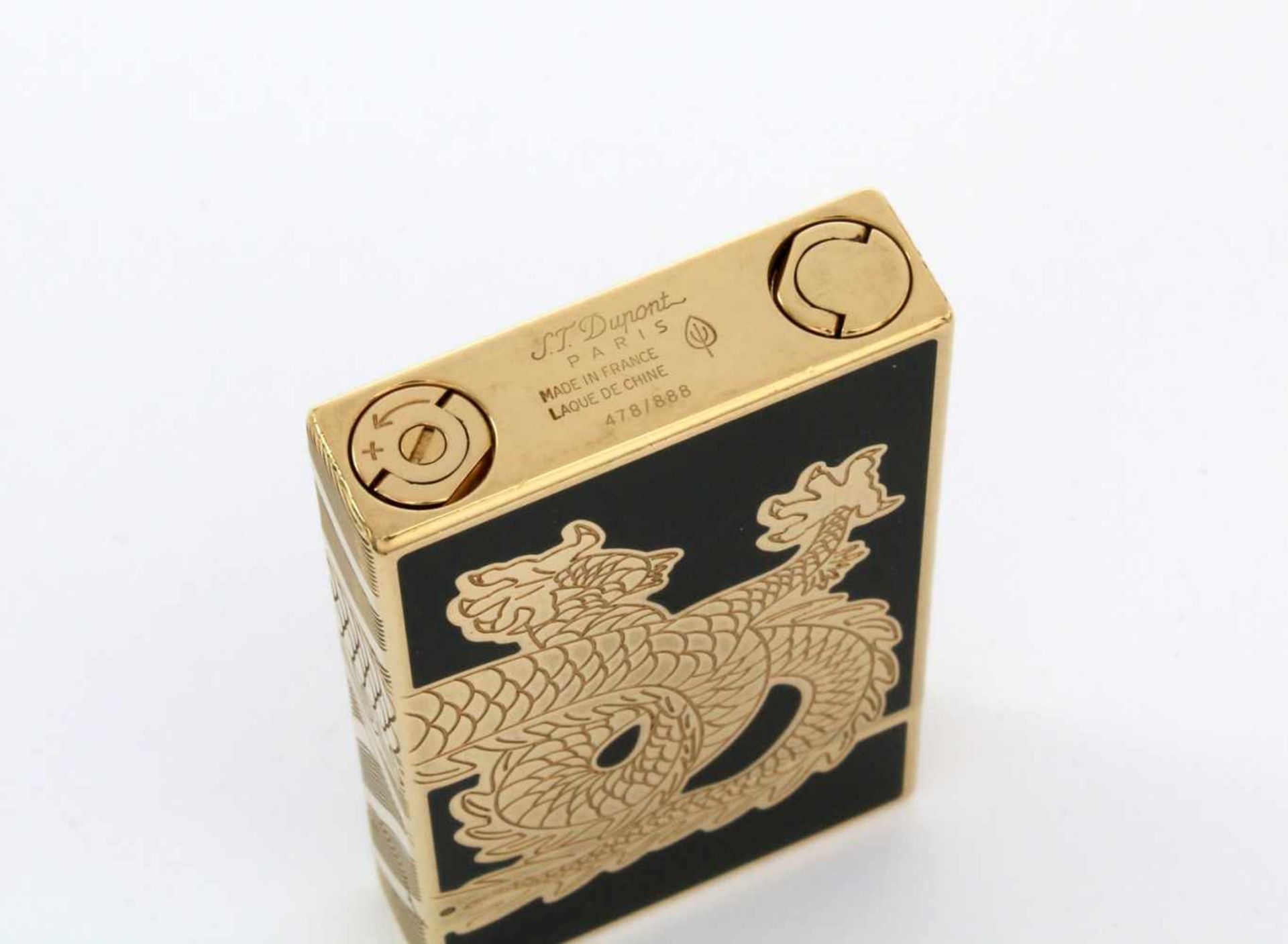 Luxus-Feuerzeug S. T. Dupont 2012 Lim. Ed. Year of the Dragon Chinalack schwarz / vergoldet, tief - Bild 7 aus 9