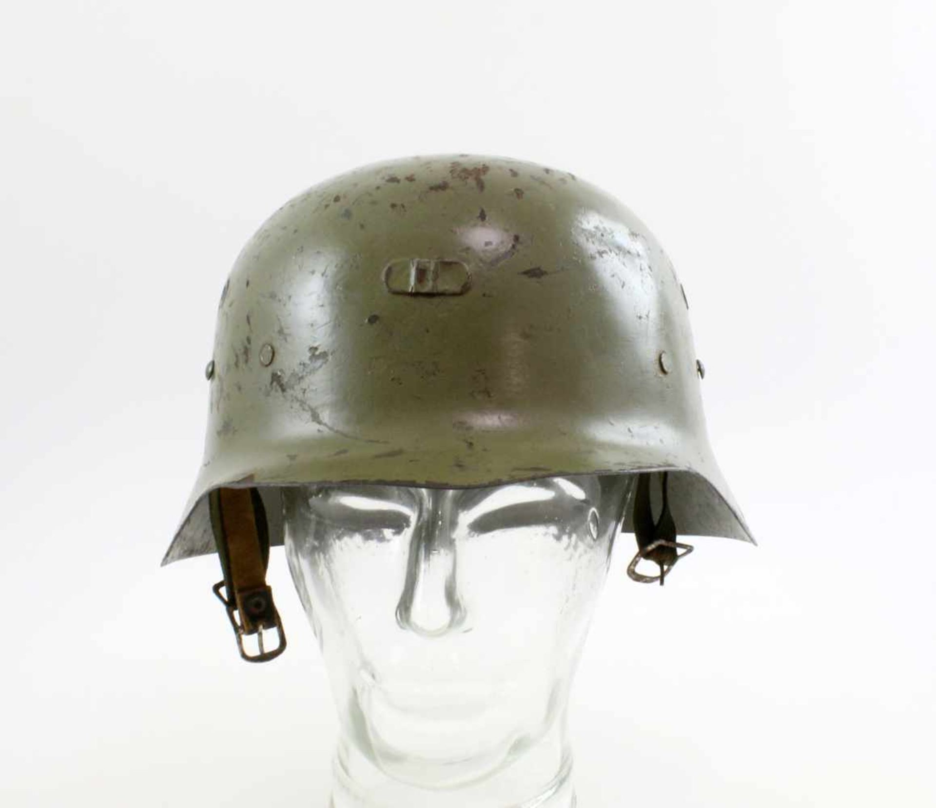 Spanien - Stahlhelm M42 Modell Z Olivgrün lackierte Helmkalotte, stirnseitig Aufnahme für - Bild 2 aus 6